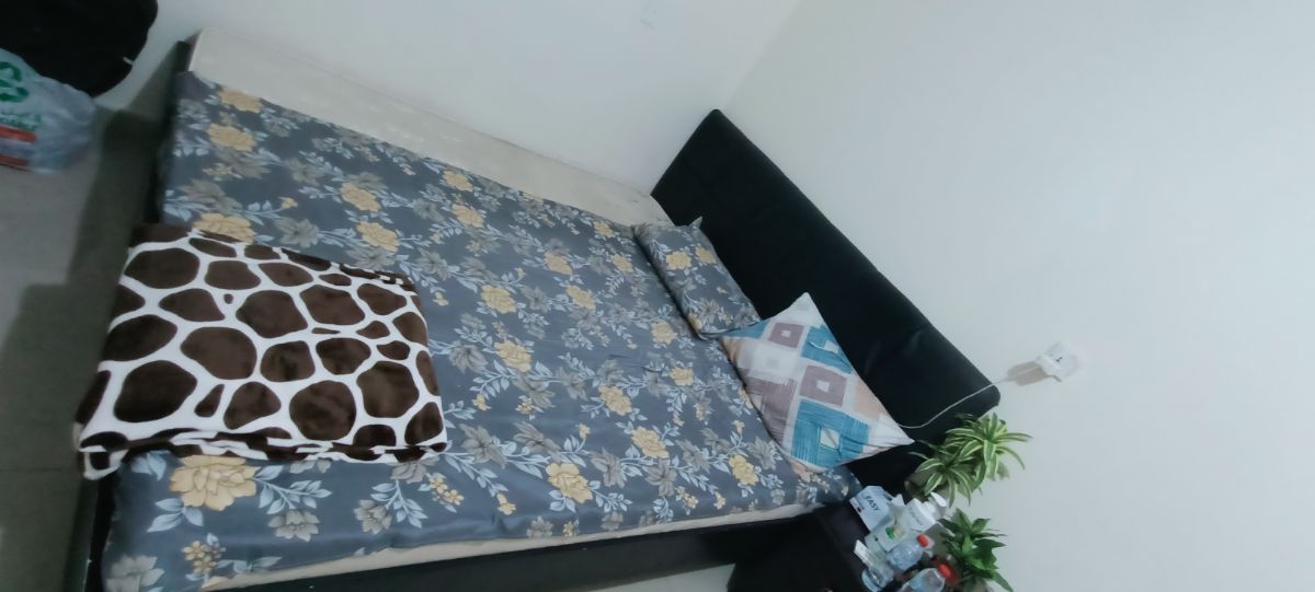 Urgent sell king size bed and mattress - Image 5