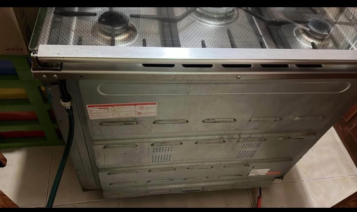 Gas stove 5 burner with gas oven in perfect condition - Image 2