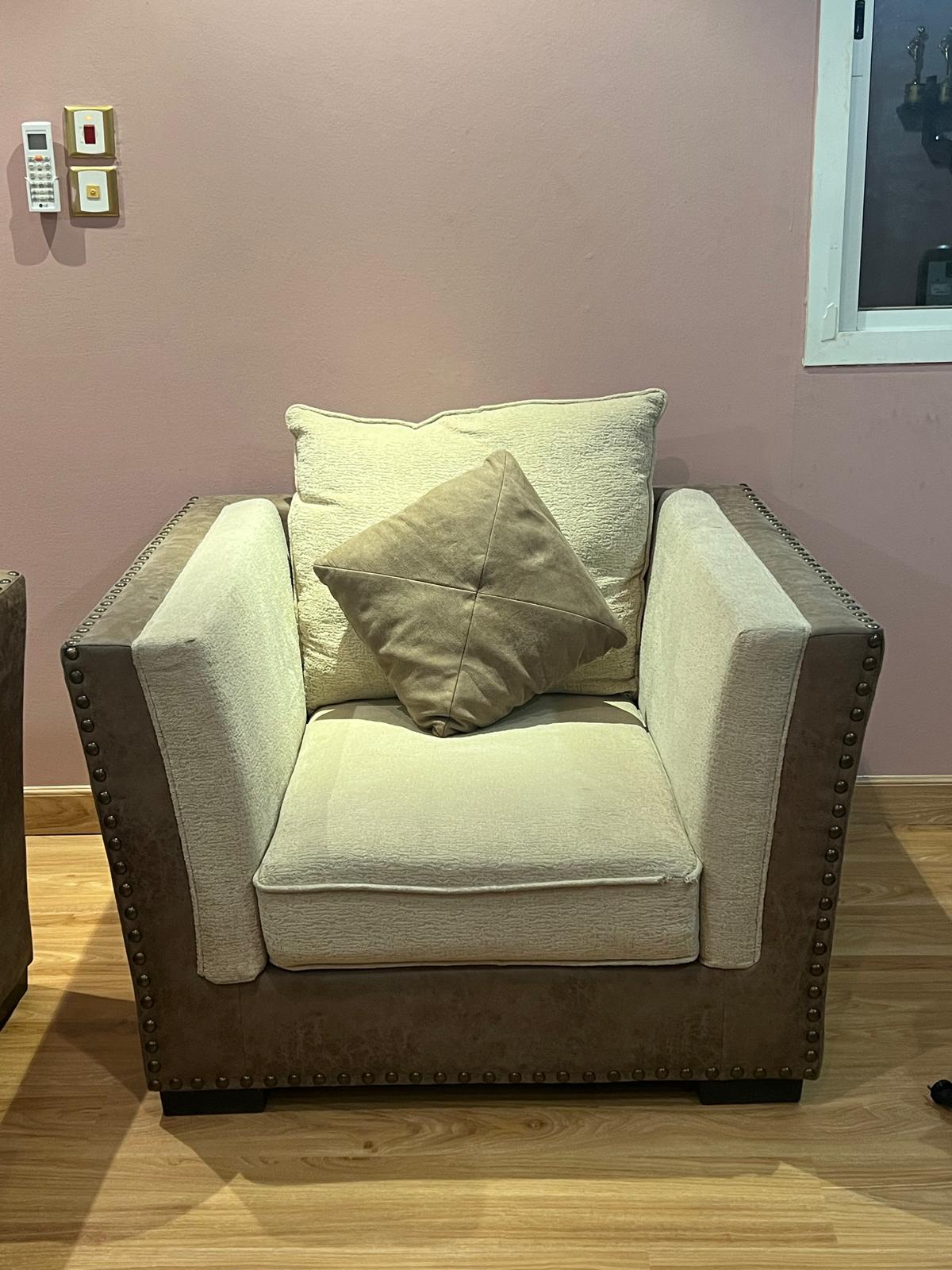 3+2+1+1= 7 seater sofa for immediate sale - Image 4