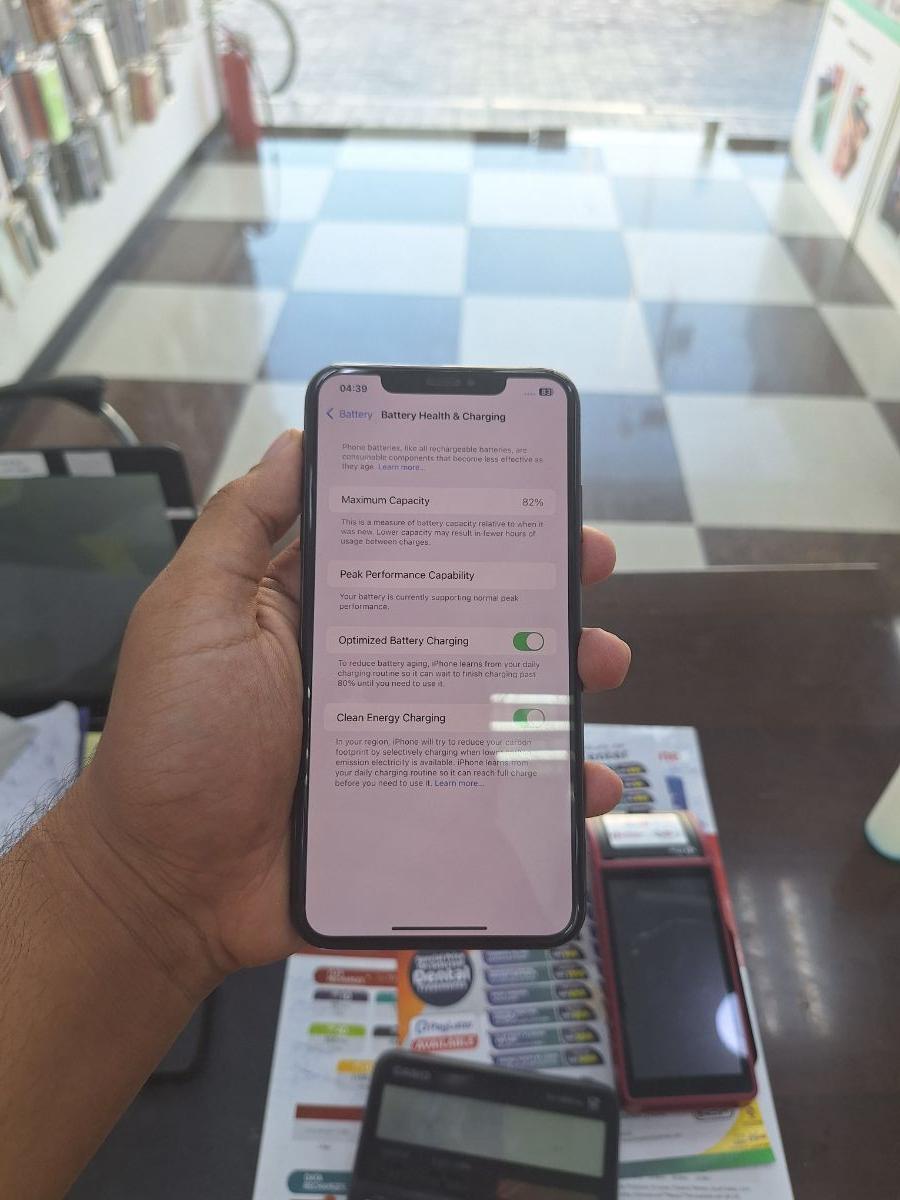 iPhone Xs max 256GB - Image 3