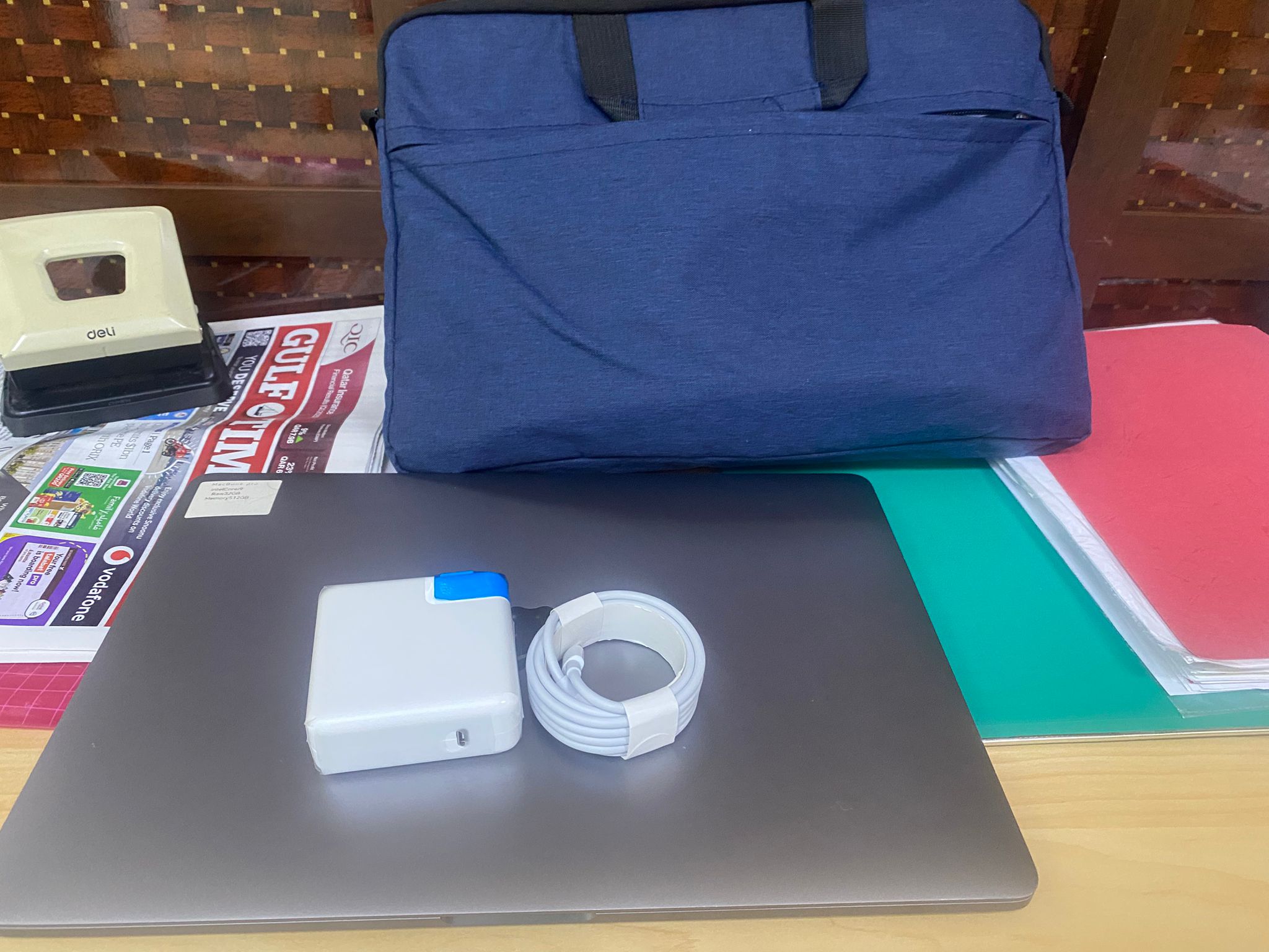 MAC BOOK PRO i9 32 GB RAM 15.4" with with charger, Cable and Bag  - Image 3