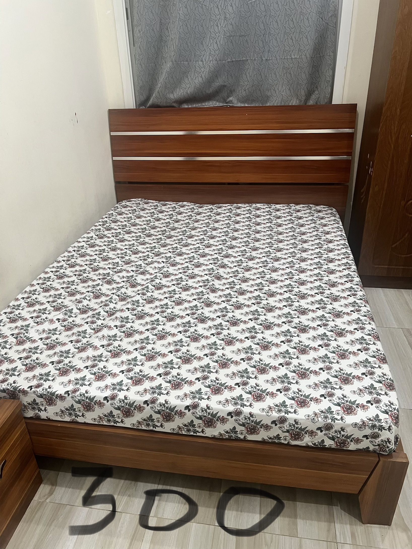Bed with bedsheet and side tables - Image 1
