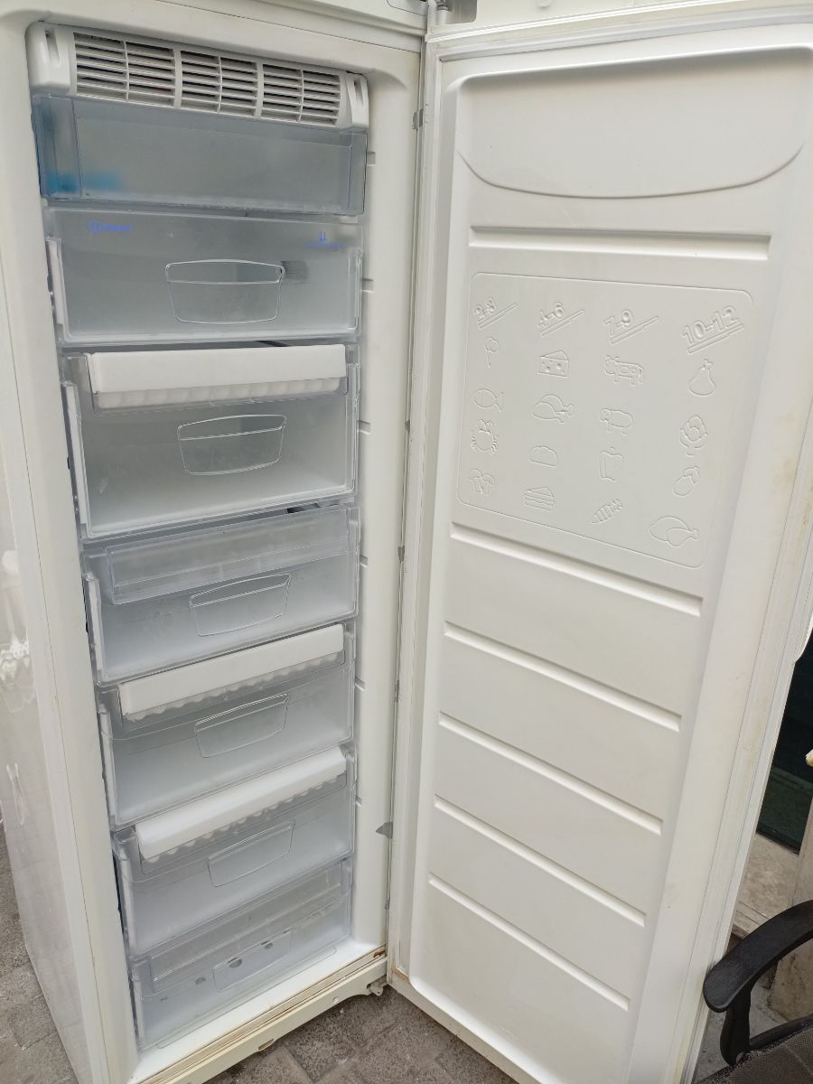 Indesit stand freezer - Image 3
