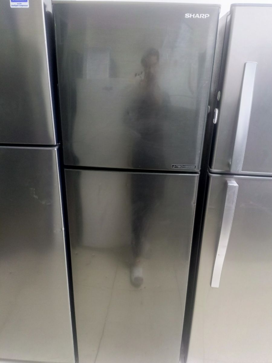 Sharp refrigerator - Image 1