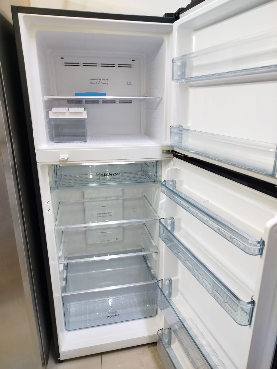Hitachi double door same same new condition refrigerator for sale - Image 4