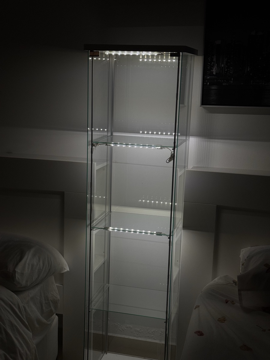 Clear shelves with LED light - Image 2