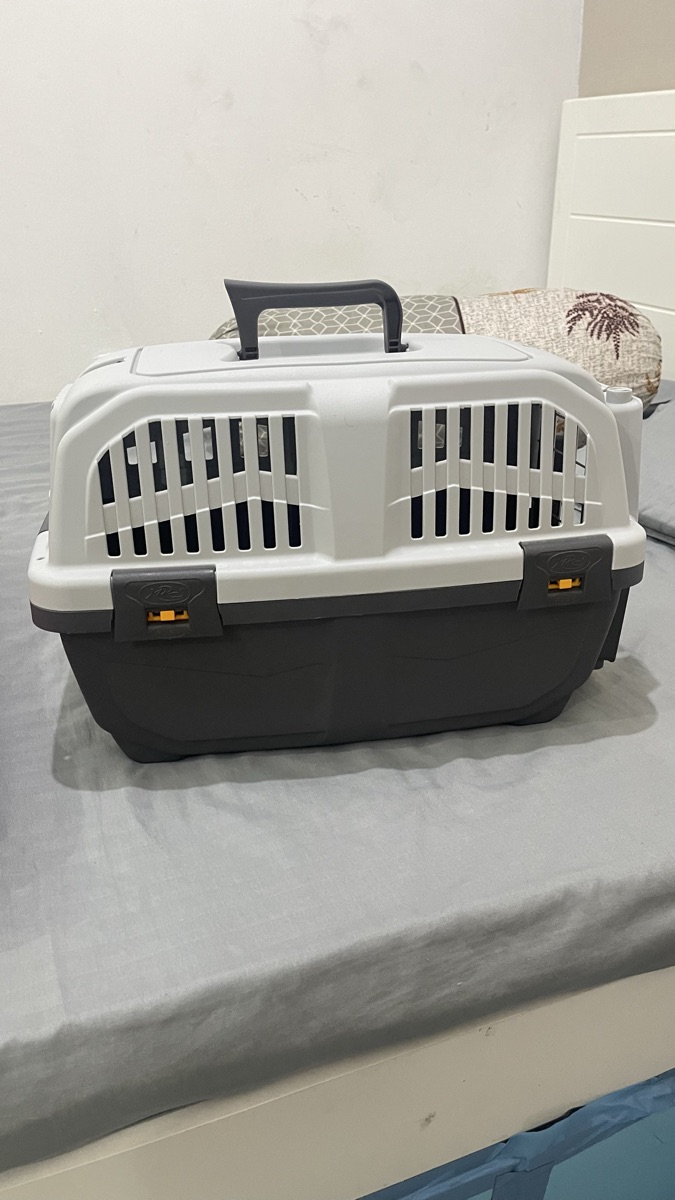 Pet Travel Carrier for sale. IATA Airline Approved . Skudo 2 for sale. Newer Used. Completely new with no Scratches - Image 2