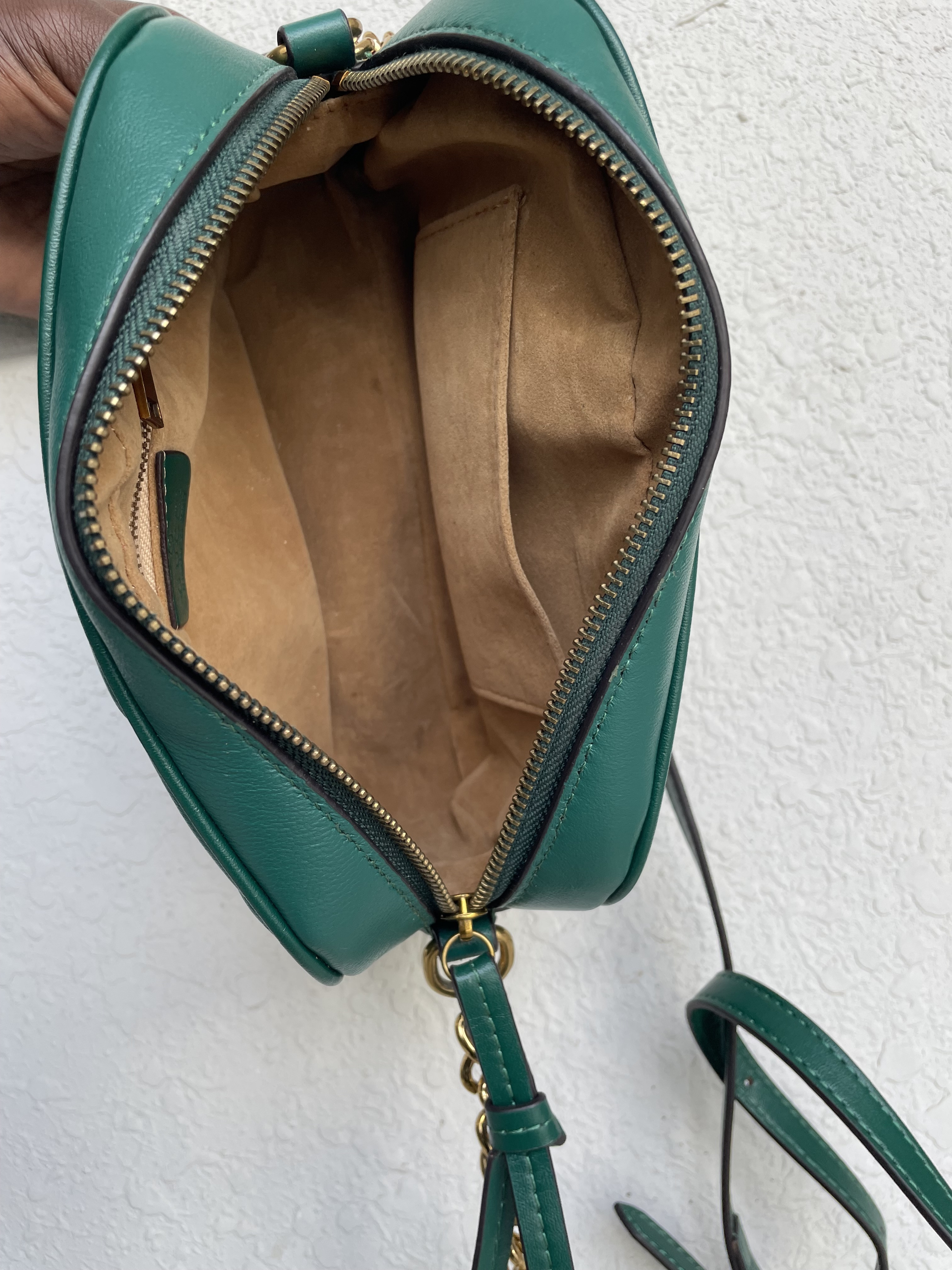 Original gucci marmont camera bag at negotiable price. - Image 12