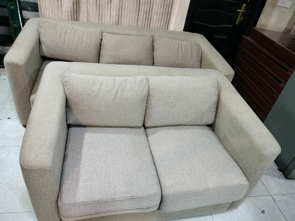 Qatar Airways furniture and electric item - Image 3