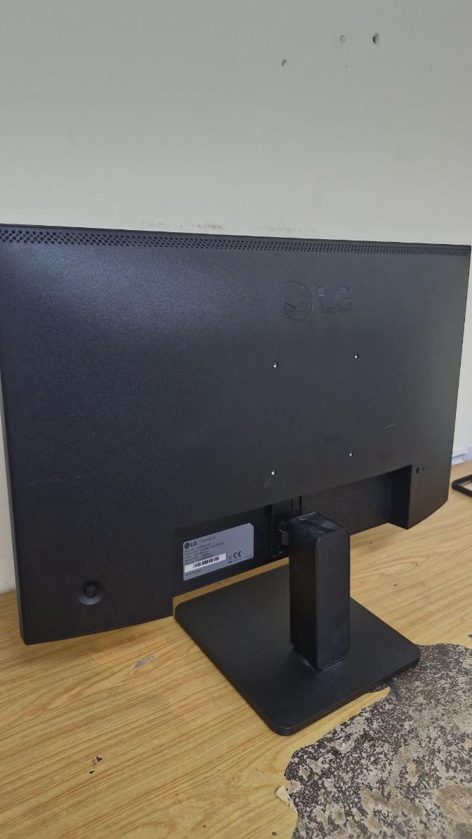 LG 24-Inch Monitor - Image 3