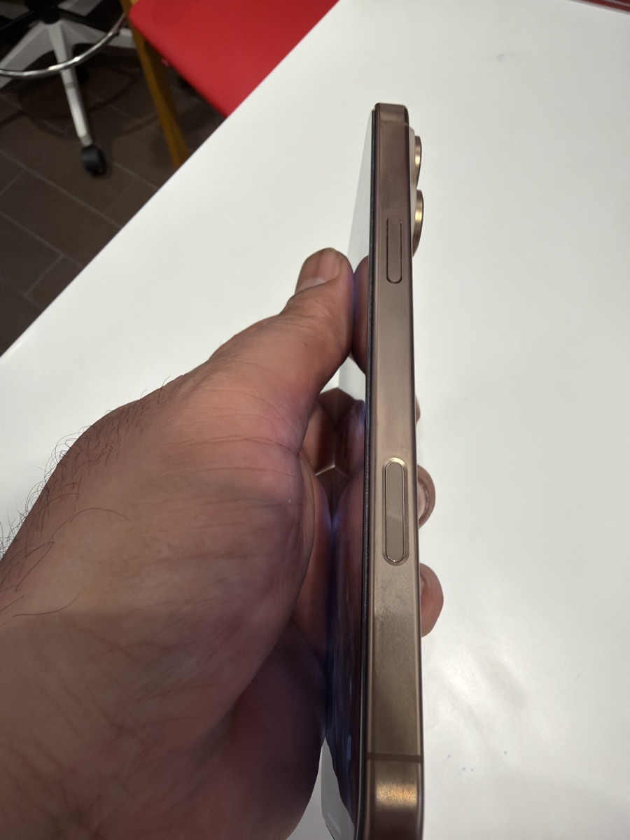I phone 16 pro max 256GB 100% battery - Image 4