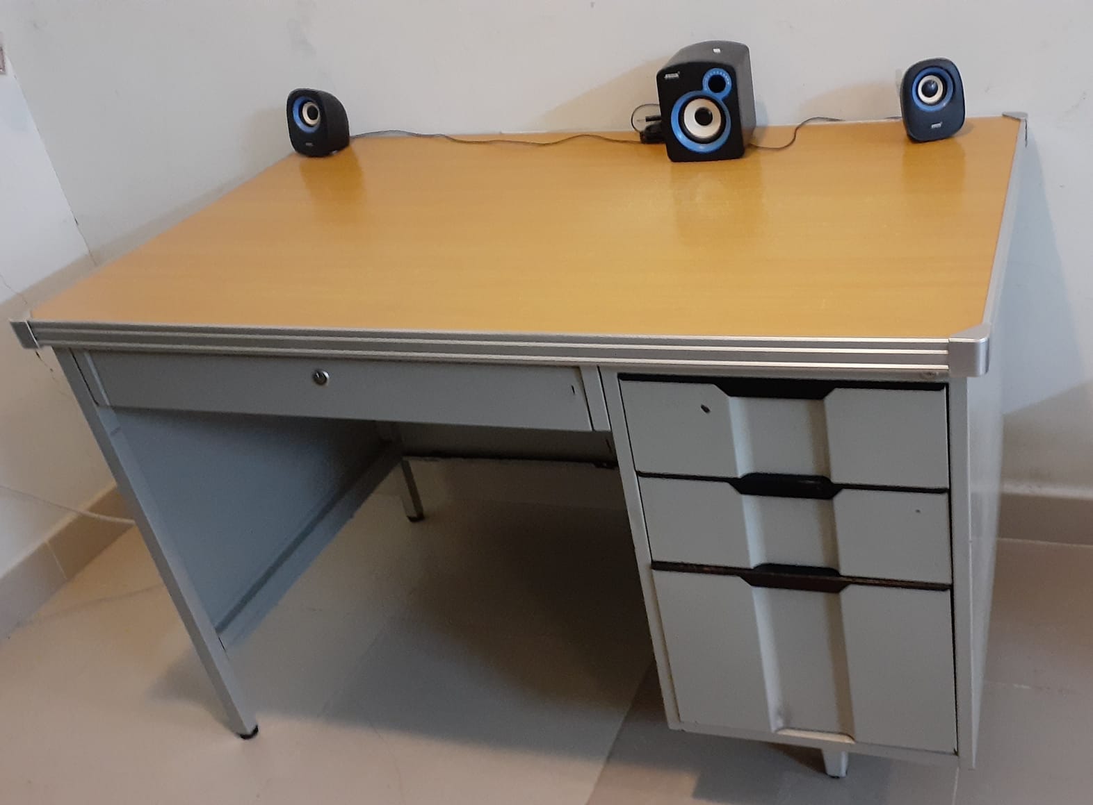  Cot/Bed / Majlis / Study Table / Chair  - Image 7