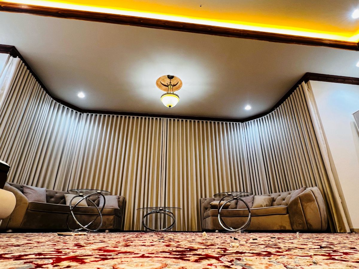 Curting, Carpet, Sofa, Wallpaper,  Furniture - Image 3