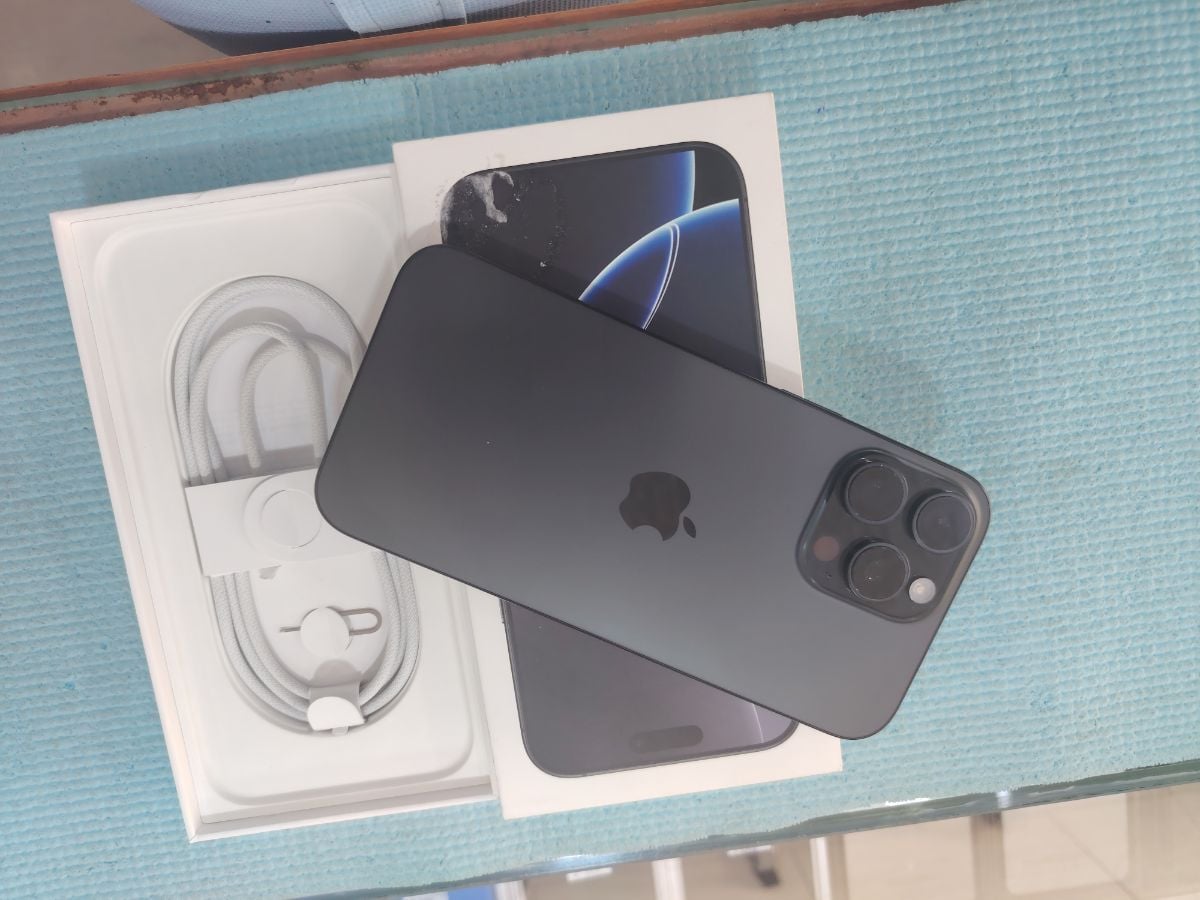 I phone 16 pro max 256gb black color - Image 3