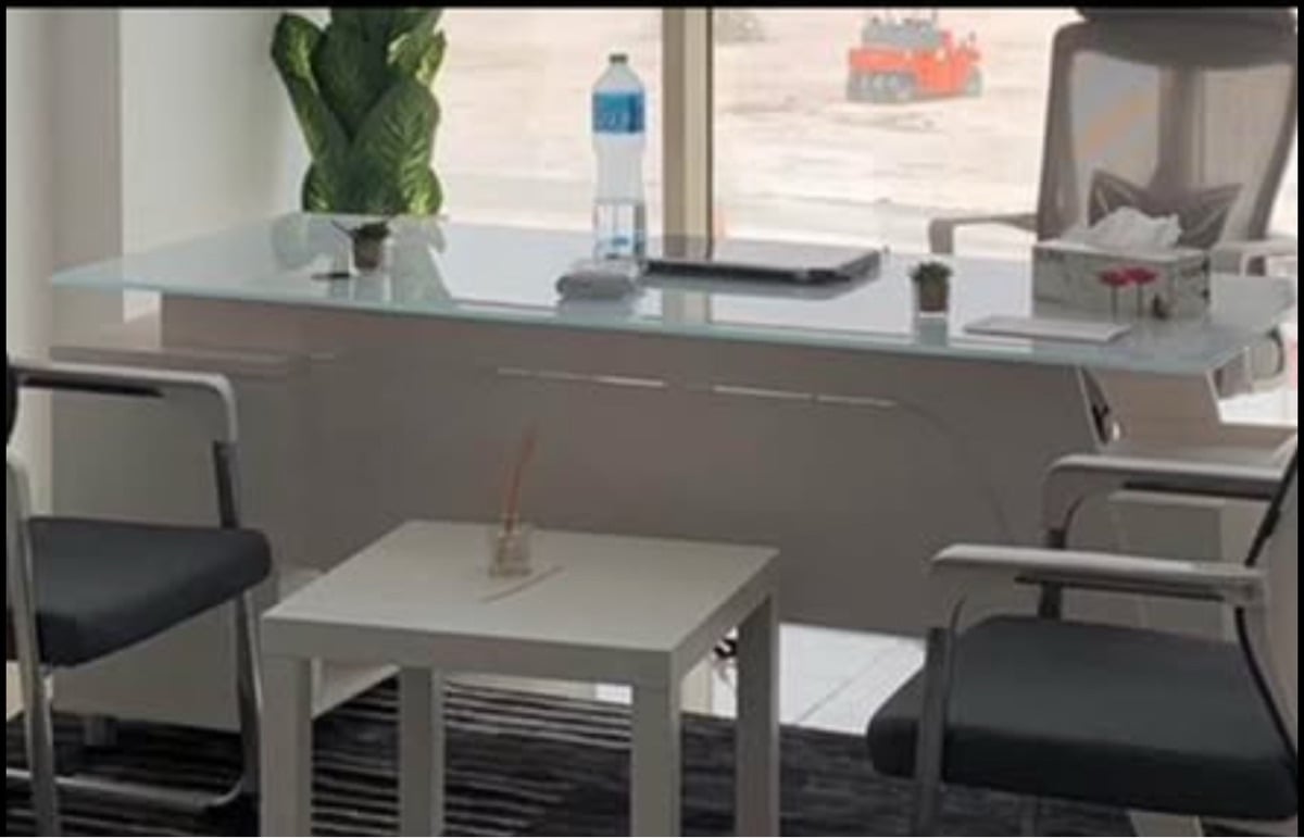 Round meeting glass table and office - Image 5