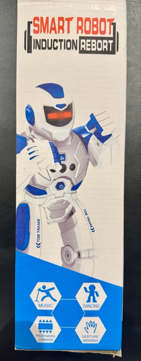Large interactive robot toy - Image 1