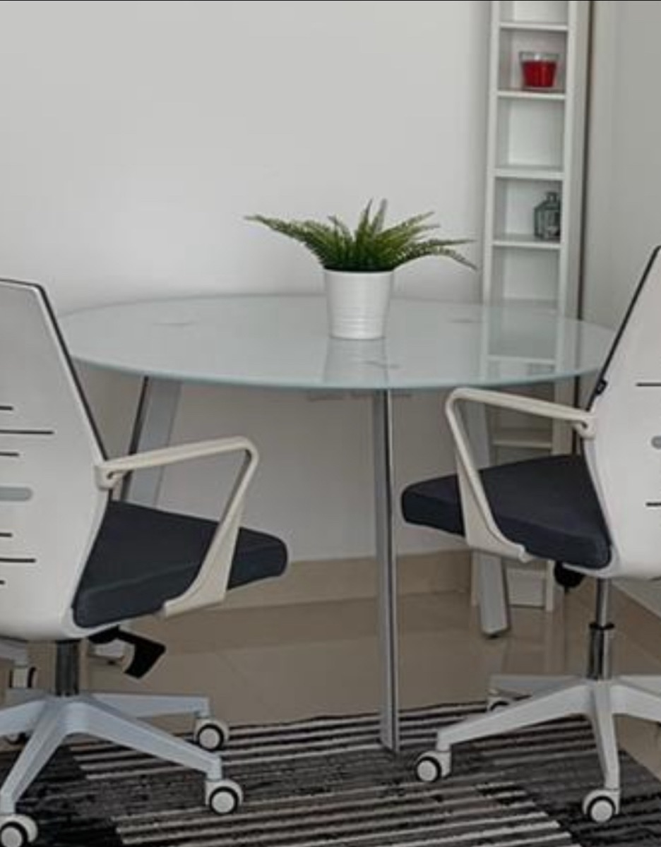 Glass office desk and round table - Image 3