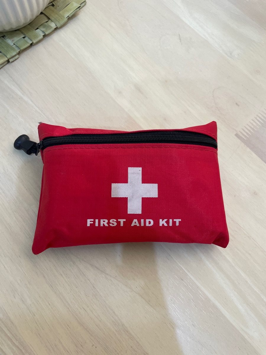 SMALL FIRST AID KIT FOR CAR OR CAMP - Image 2