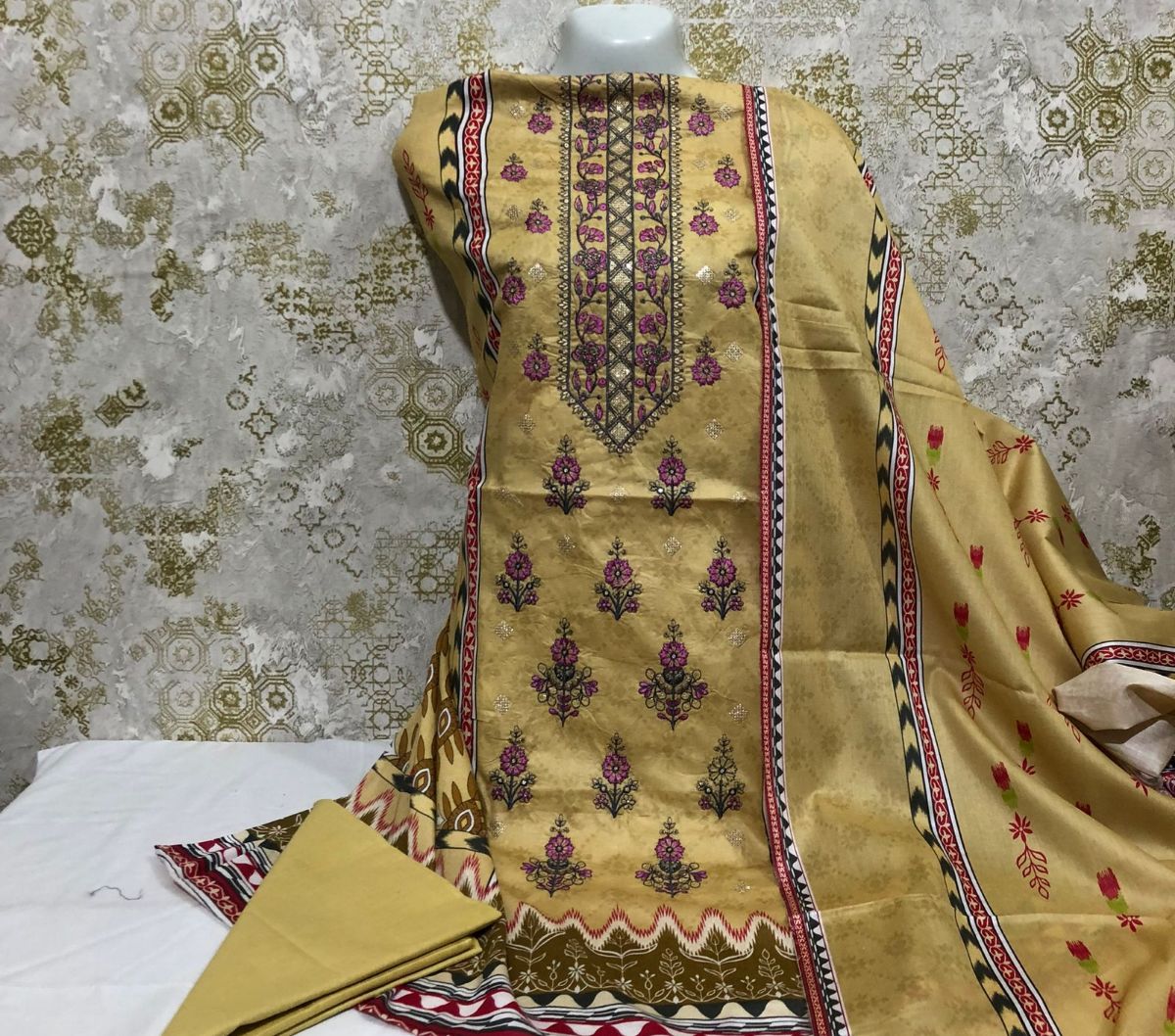 Lawn Branded Collection Outfit - Image 6