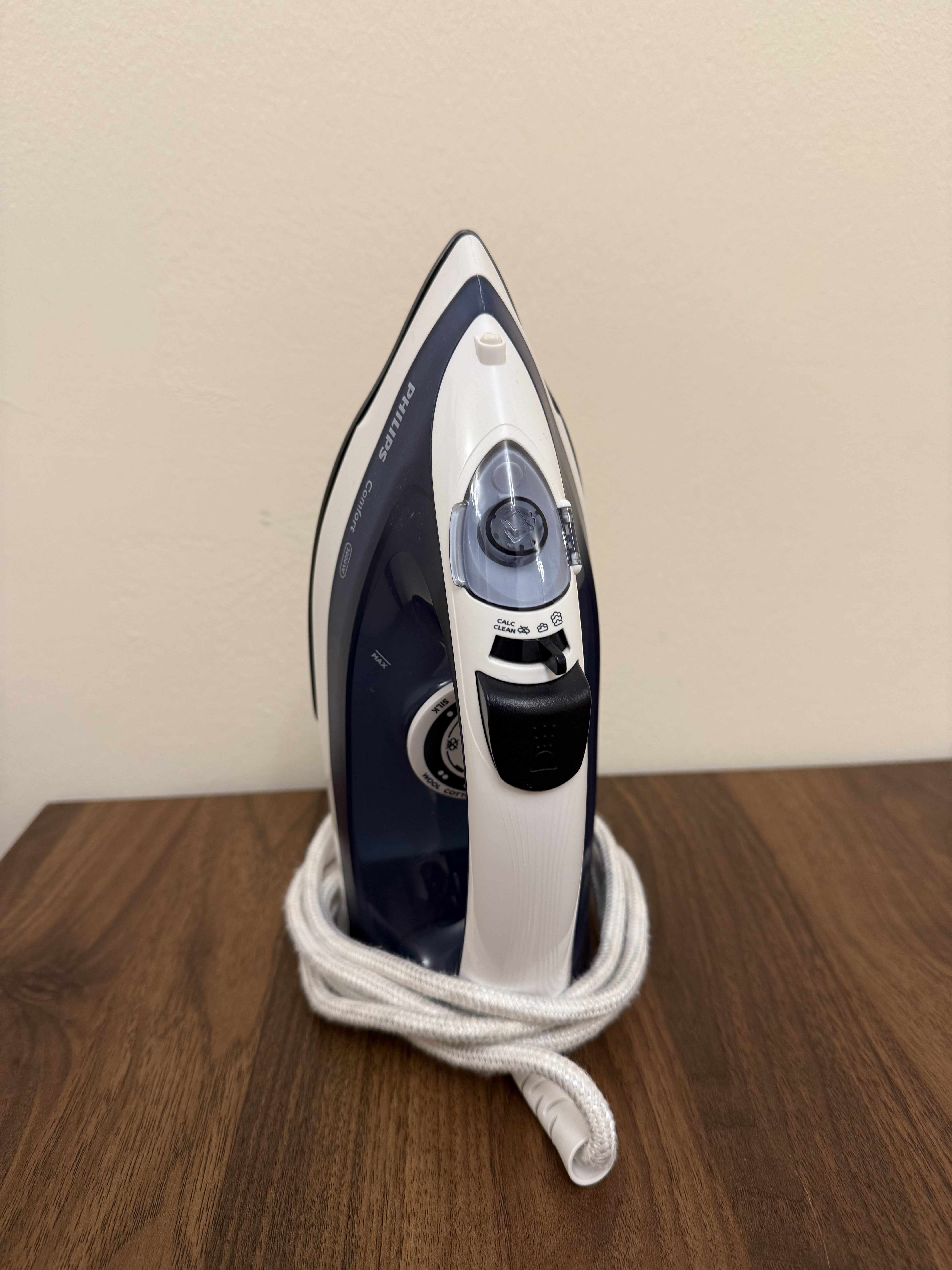 Philips Steam Iron + Ironing Board - Image 2