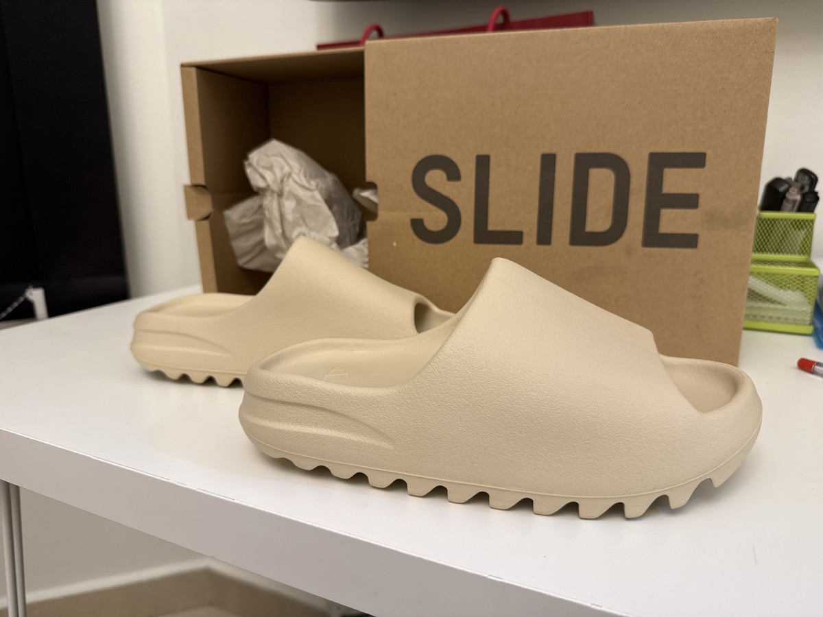 Yeezy slide Bone (BRAND NEW)- size 38 - Image 6