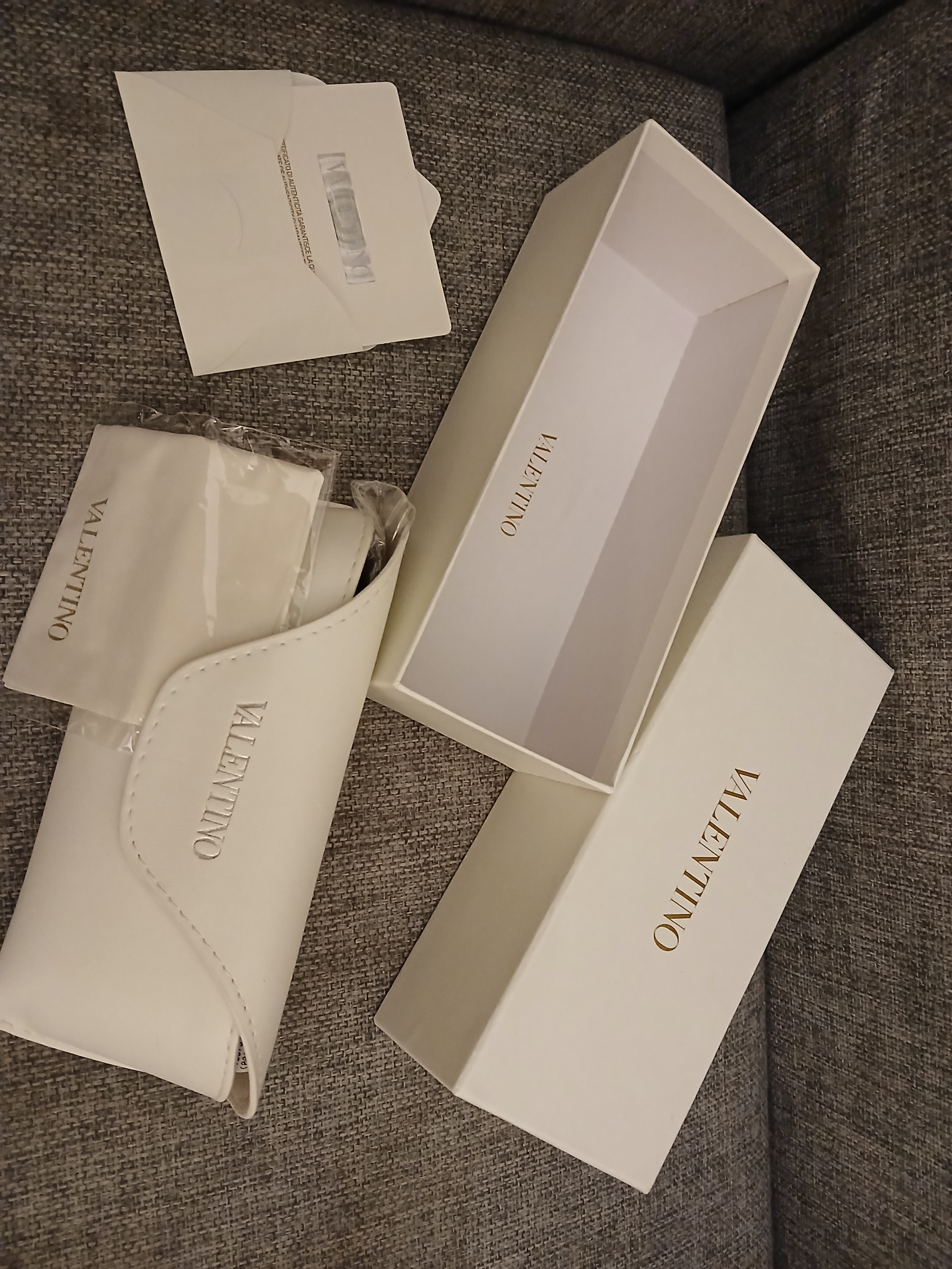 Sunglasses (Valentino) - Image 2