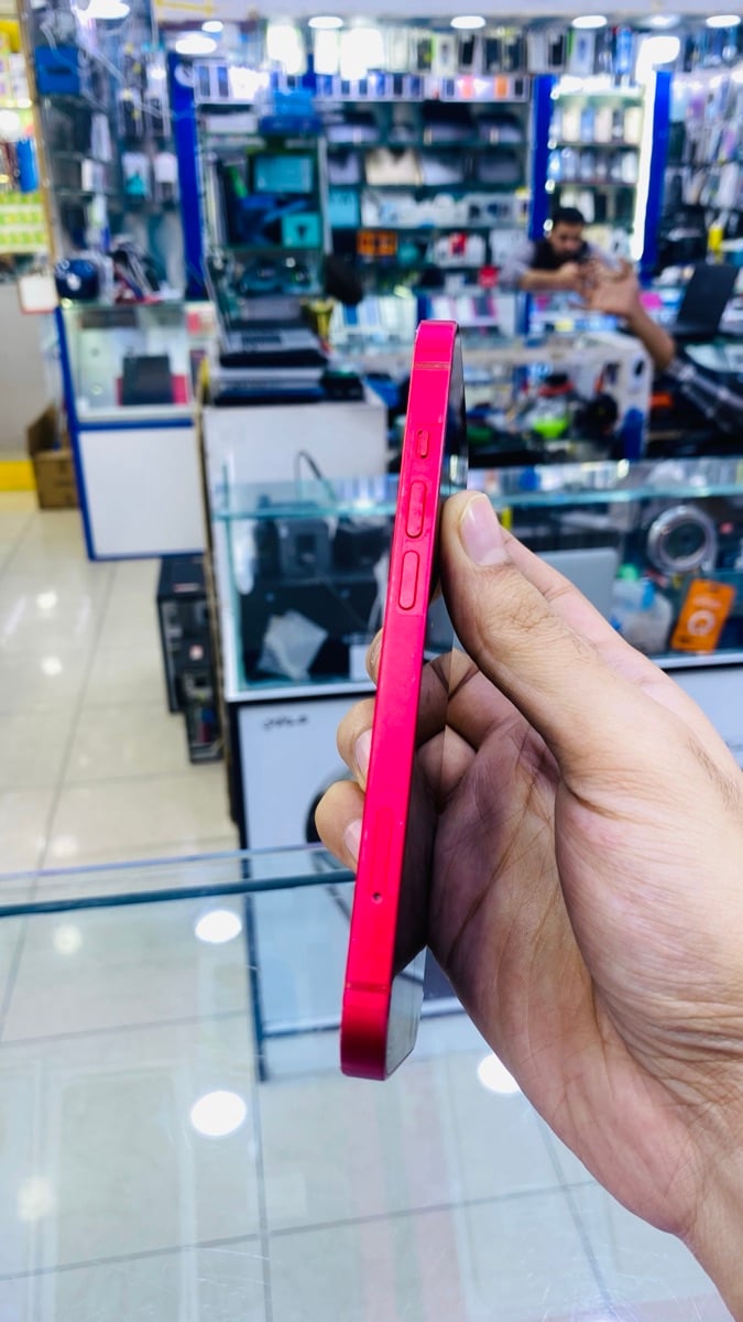 I phone 14 - Image 4