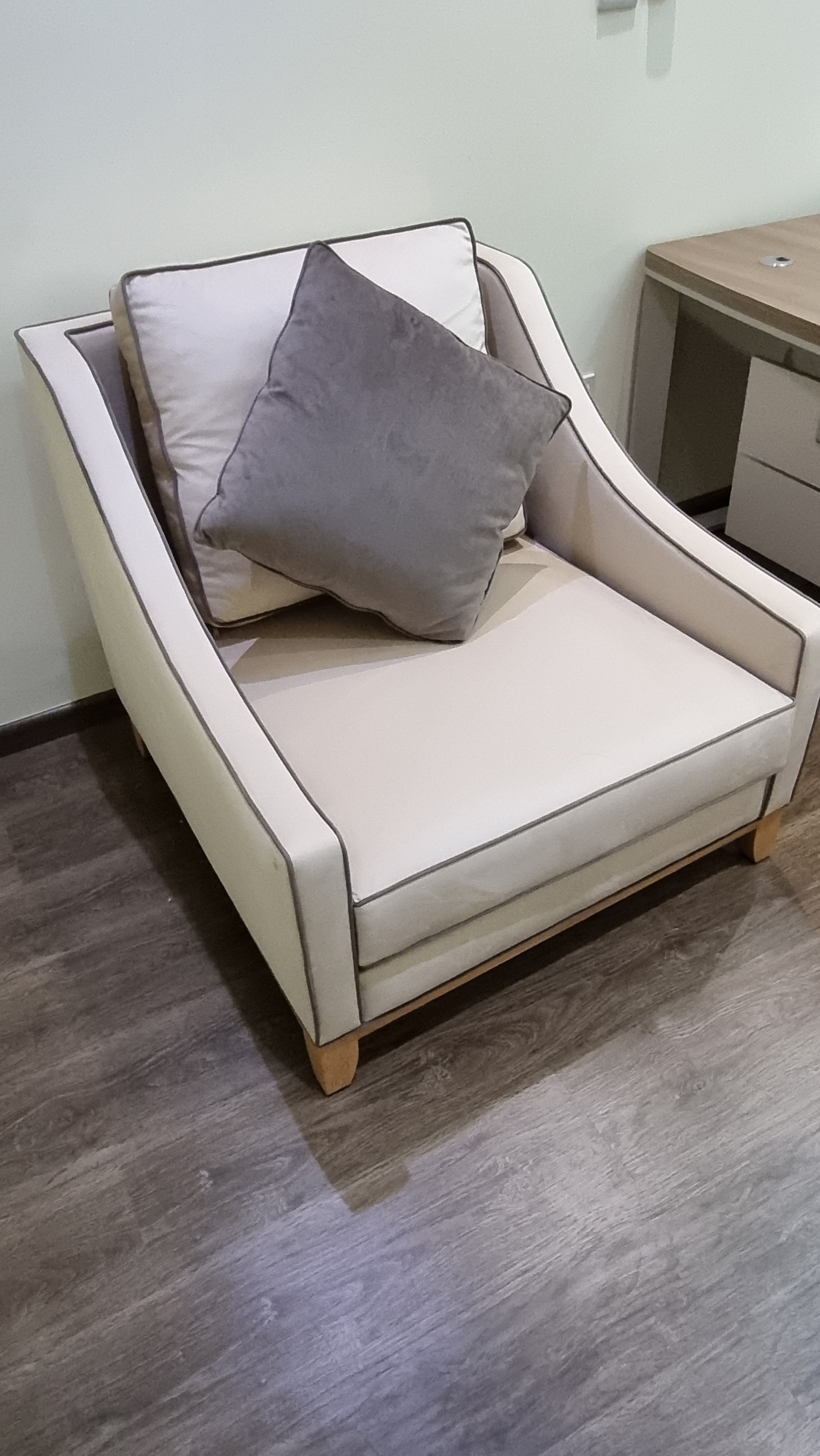 Brand-New High Quality Turkish Armchair – Never Used - Image 1