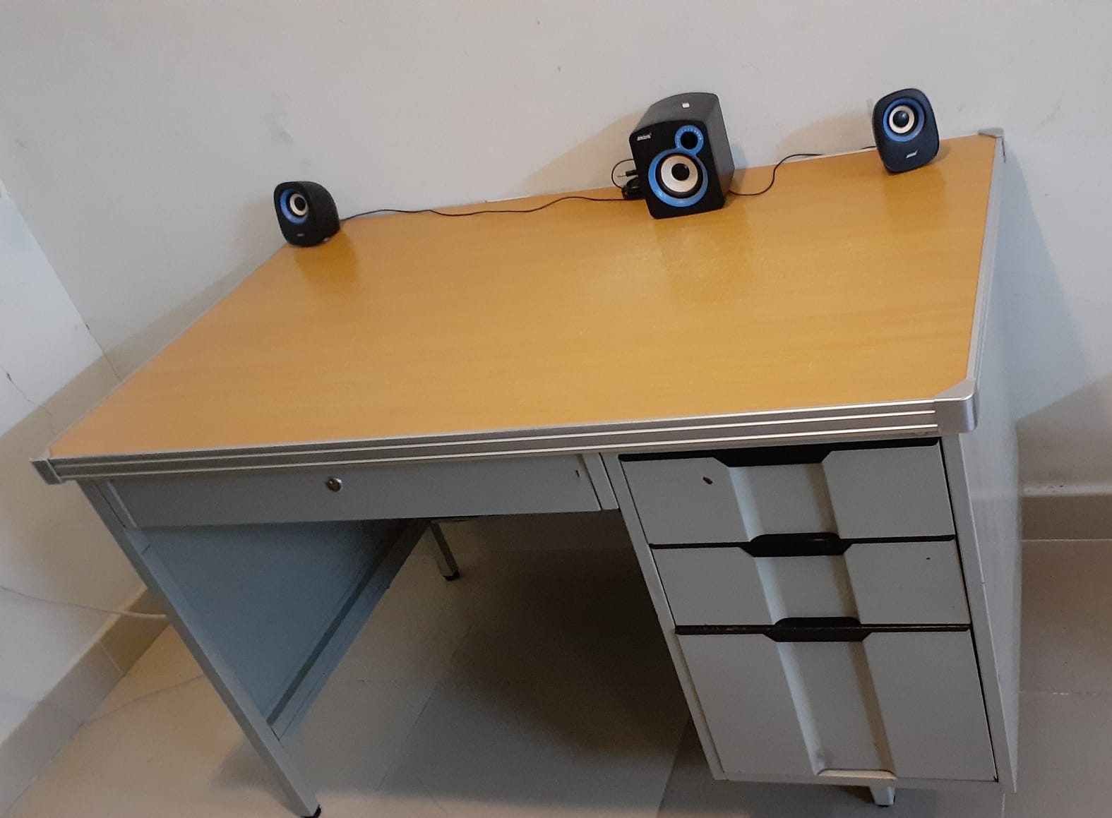  Cot/Bed / Majlis / Study Table / Chair  - Image 6