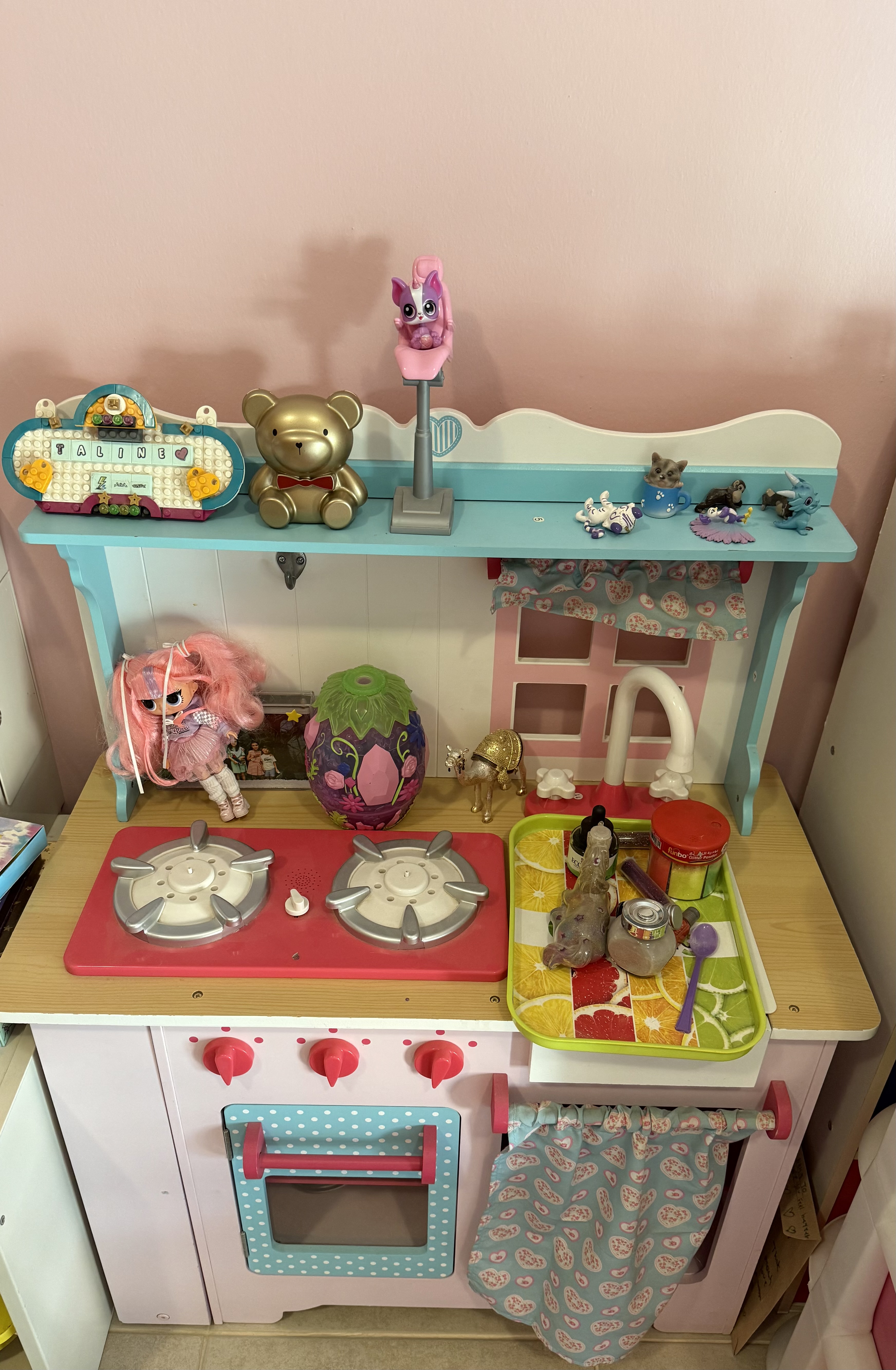 Kitchen with its set (cutlery, pots, pans, fruits…etc) - Image 1