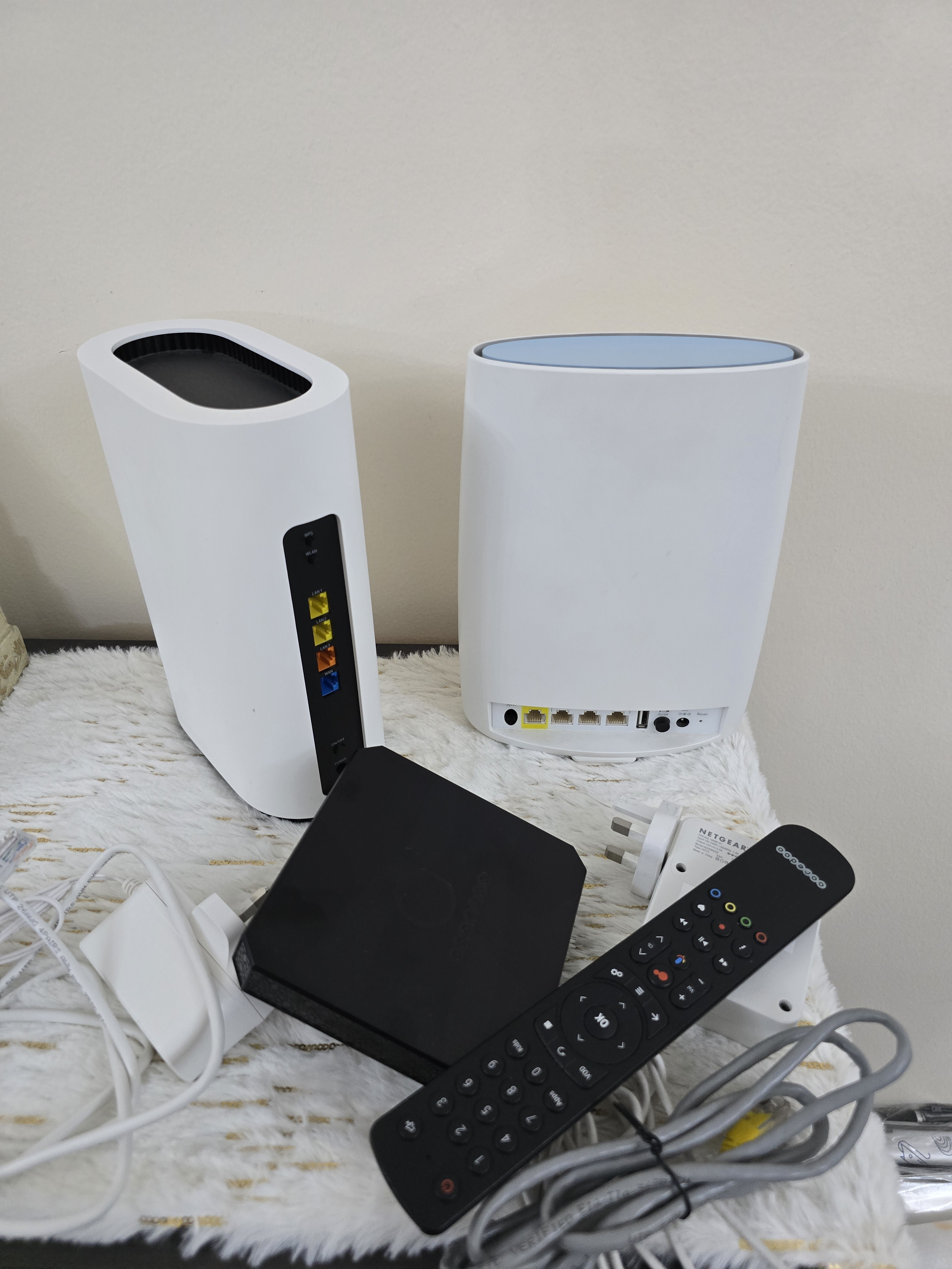 2 Ooredoo Routers and 1 Ooredoo TV Receiver - Image 2