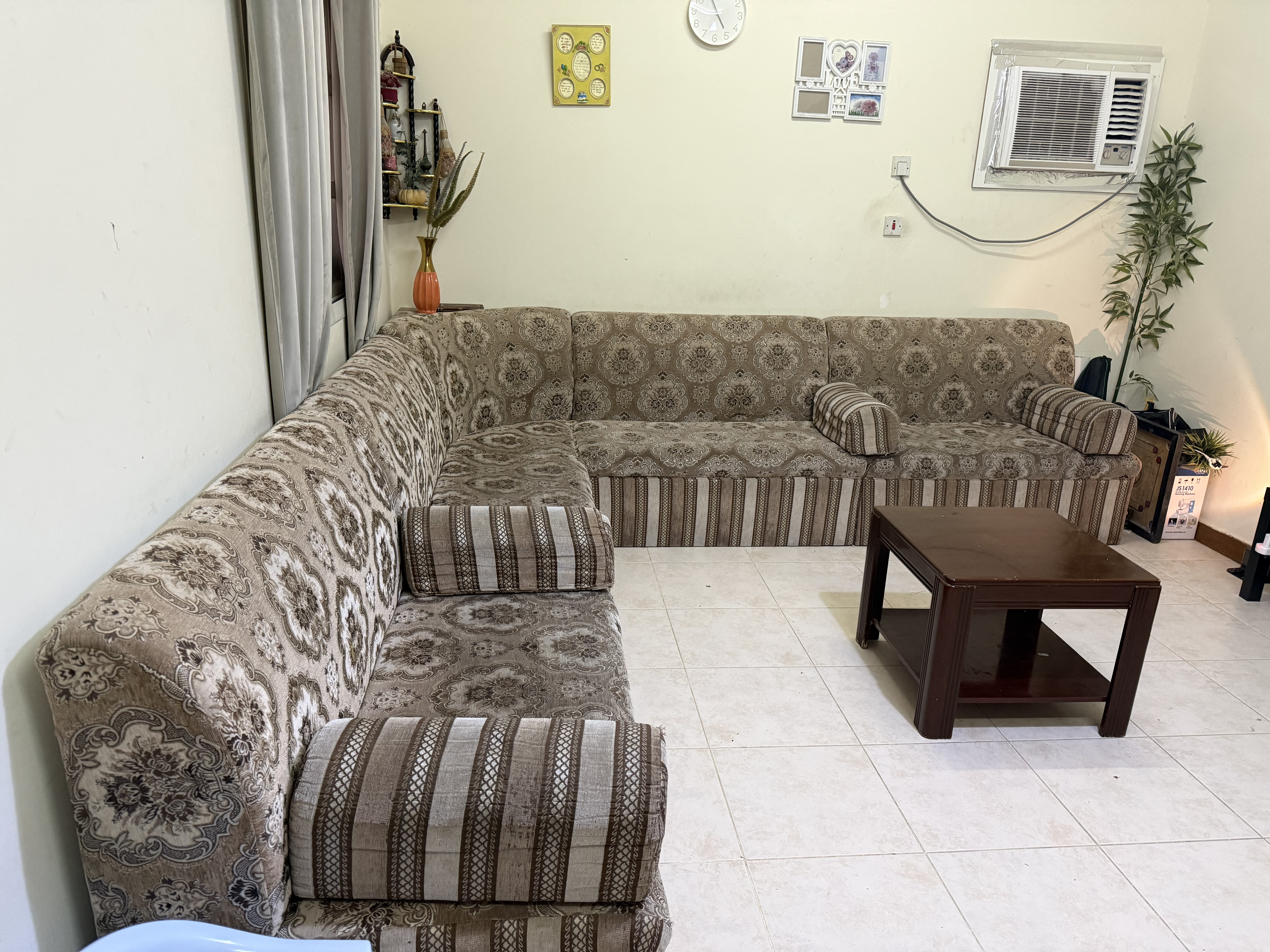 8 seater majlis sofa with corner sofa set  - Image 2