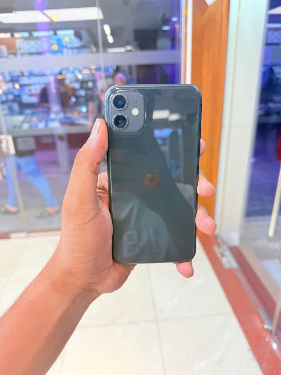 11 black 128gb - Image 3