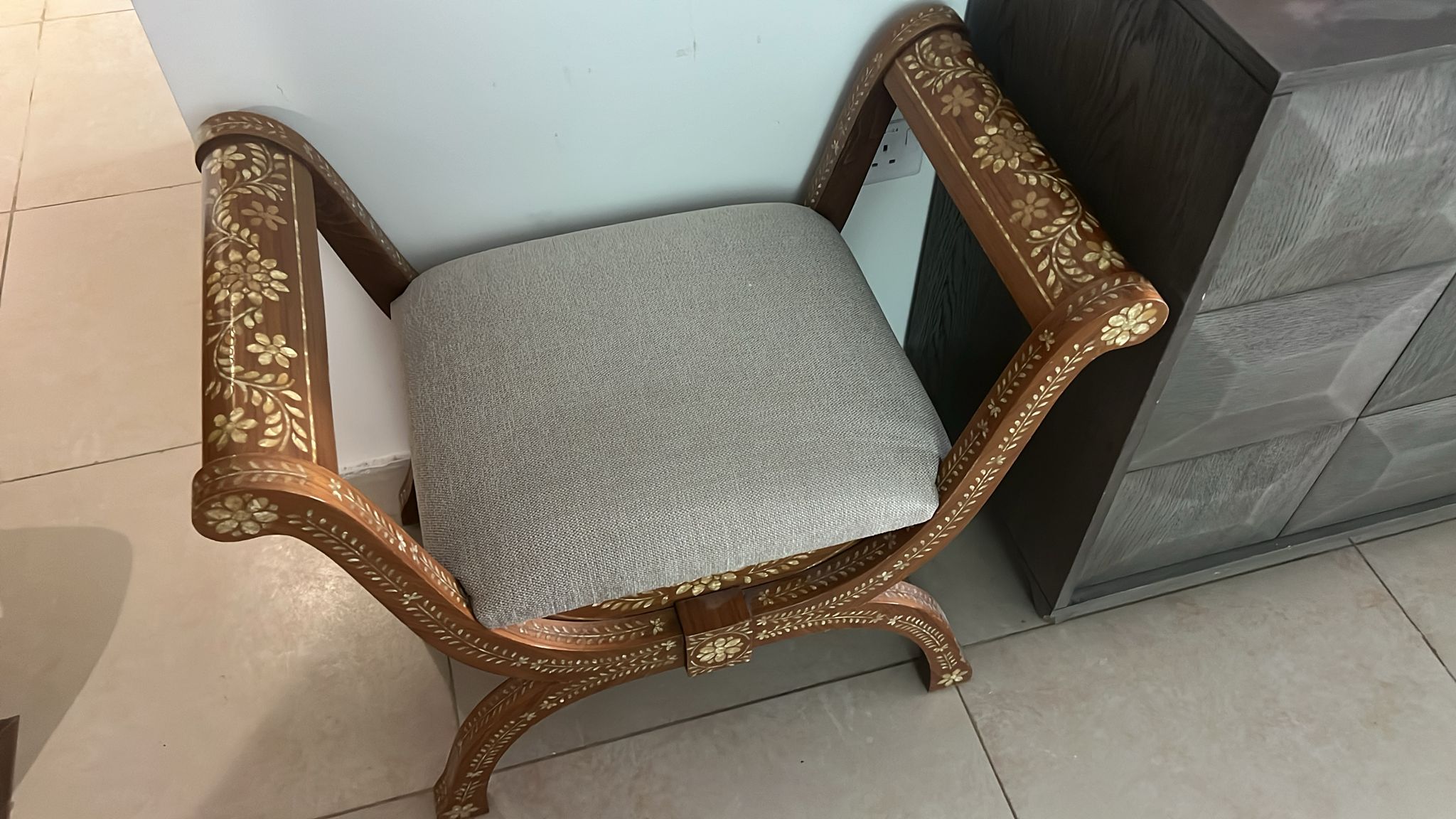 Sofa  and dressing table  - Image 7