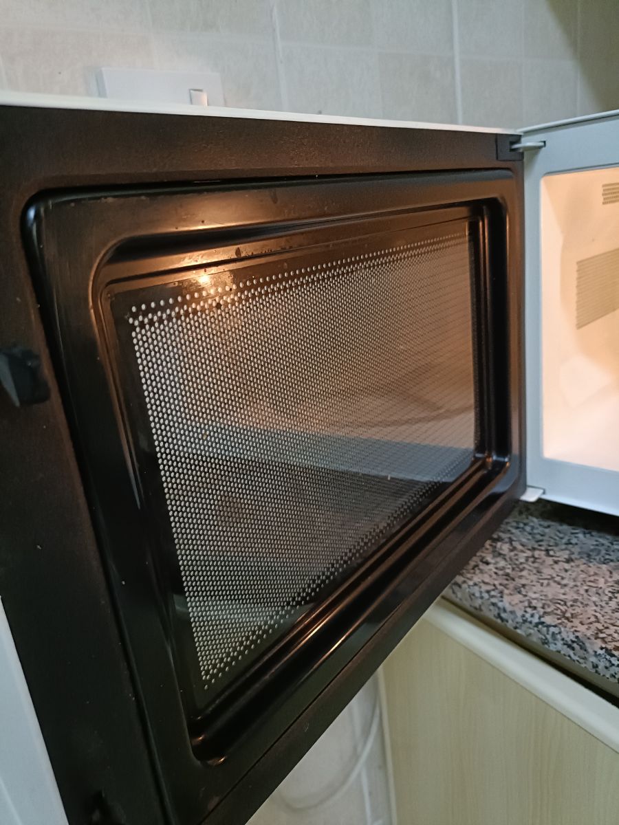 lG Microwave - Image 5
