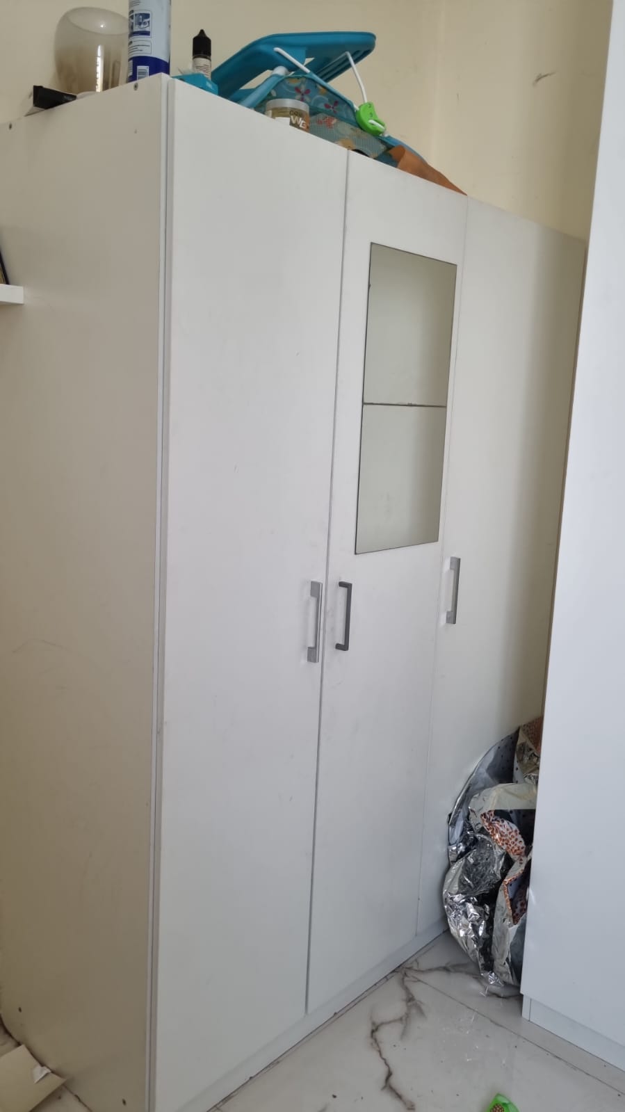 Refrigerator and other items. - Image 17