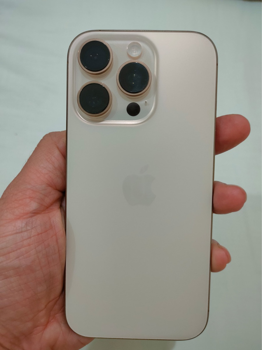 iPhone 16 Pro - Image 4