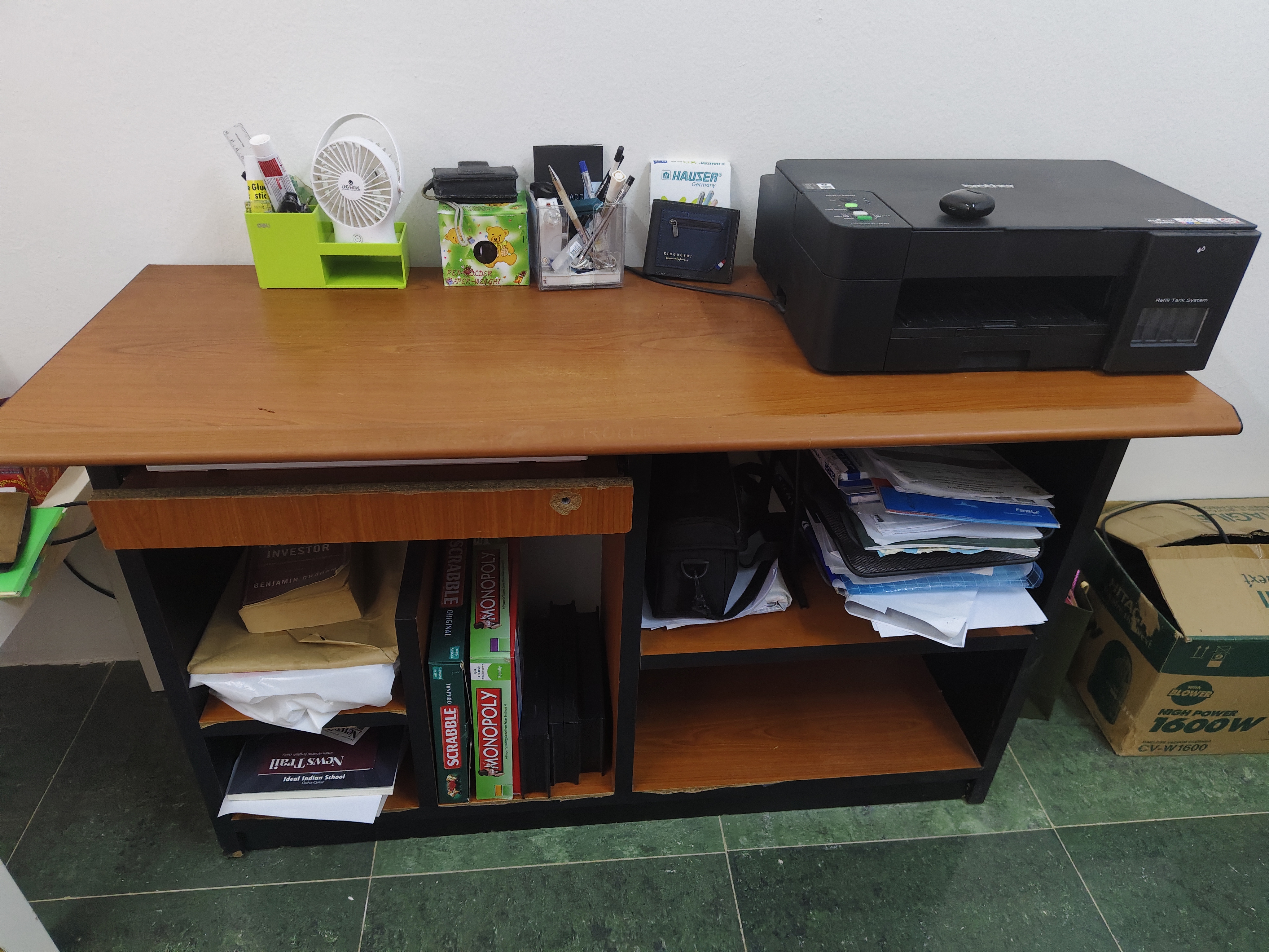 Computer table - Image 2