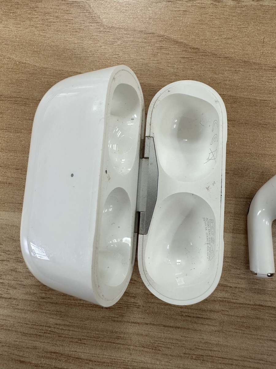 AirPods 1 Pro Gen 1, mint Condition - Image 4