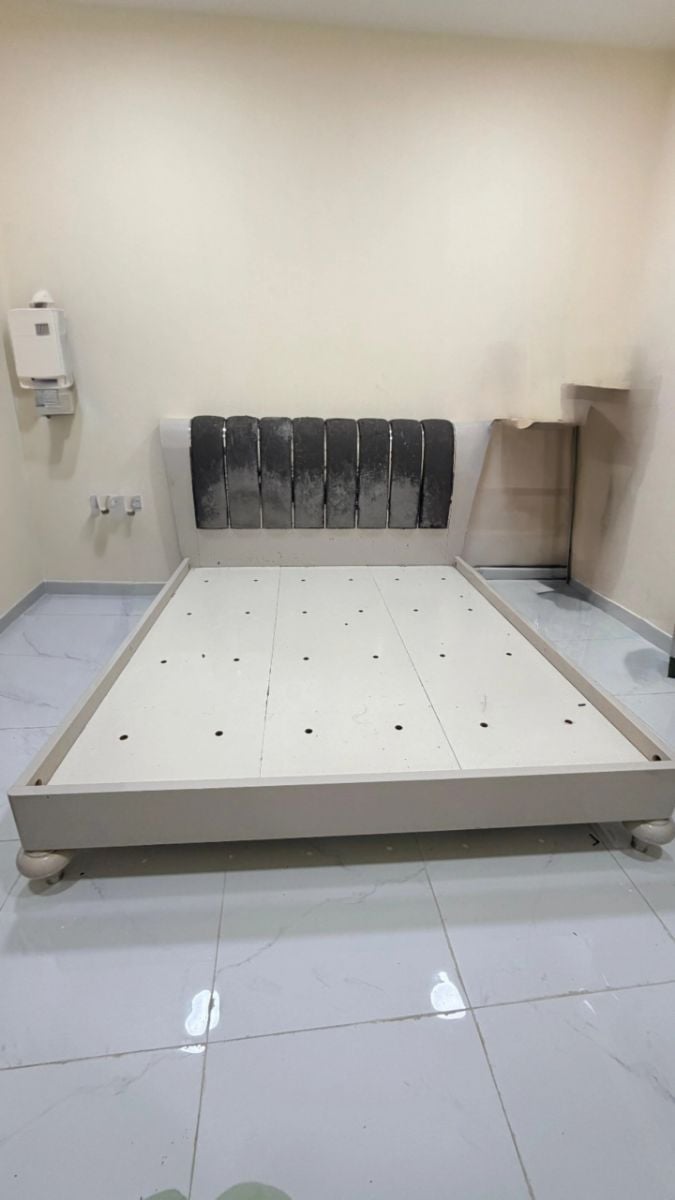White wood bed + matress - Image 2