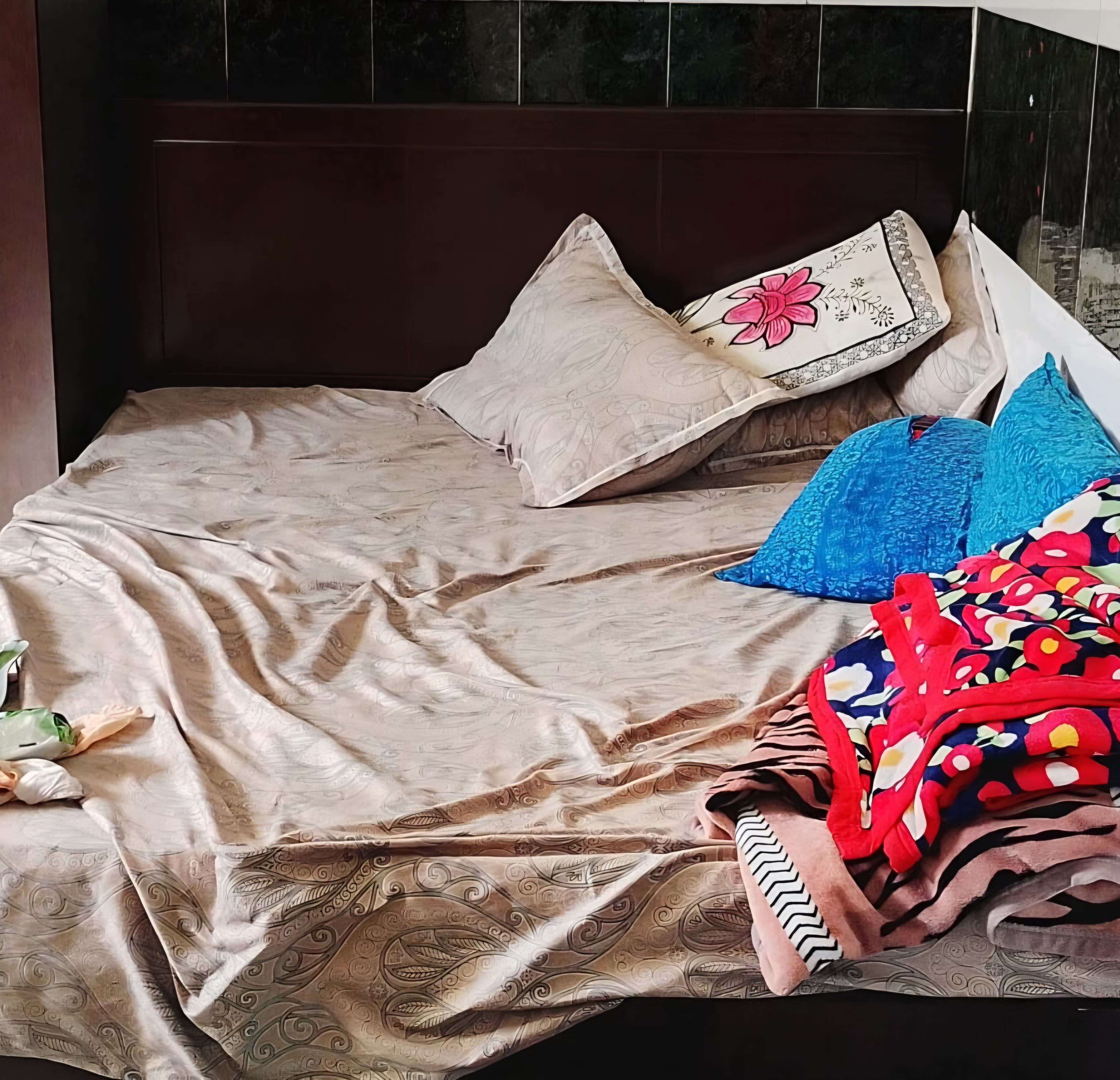 Bed with medical mattress in very good condition for sale  QR 350/- - Image 6