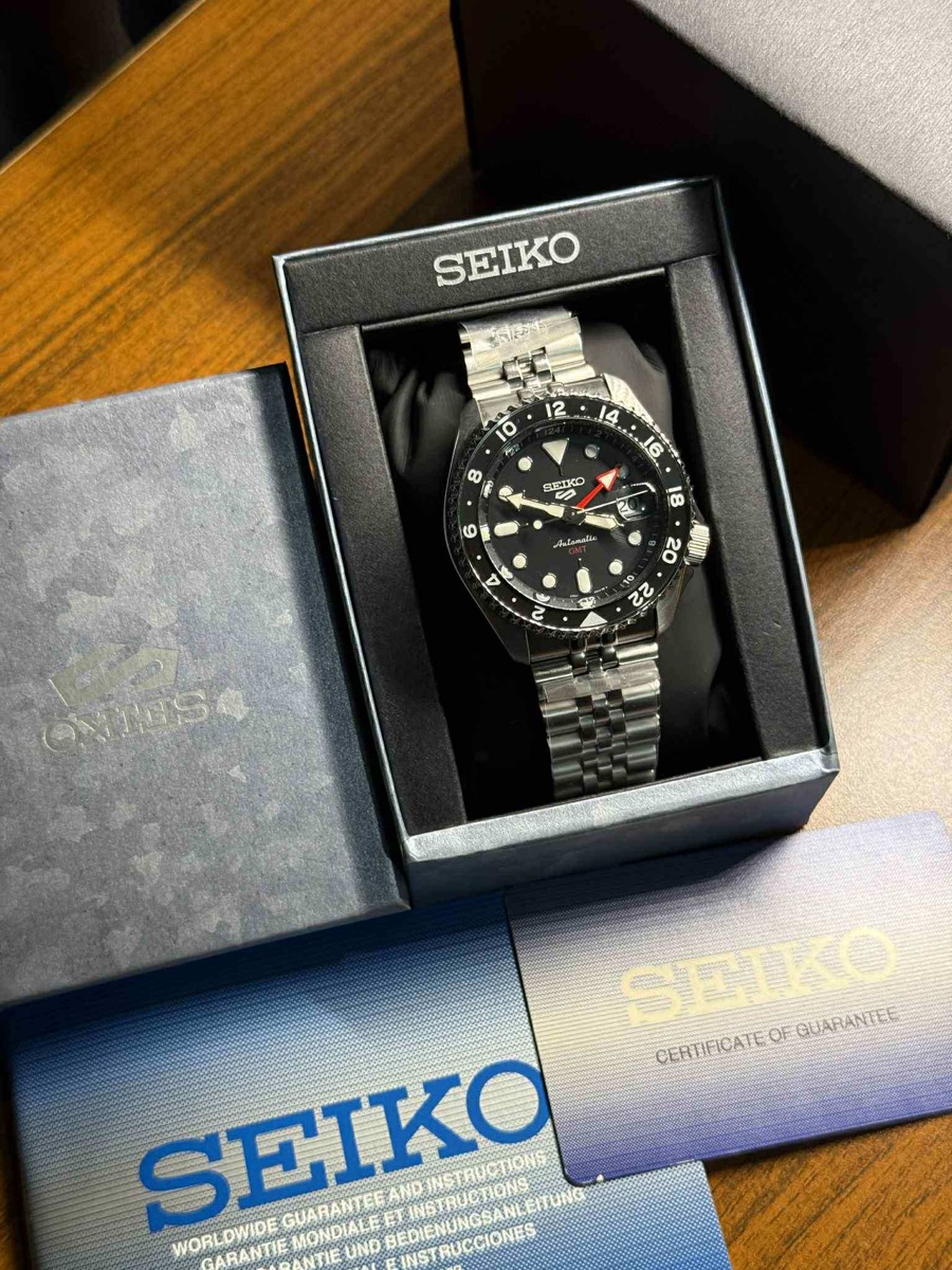 SEIKO SPORTS GMT “SSK001K1” “BRUCE WAYNE” (Automatic) Caliber 4R34 - Image 4