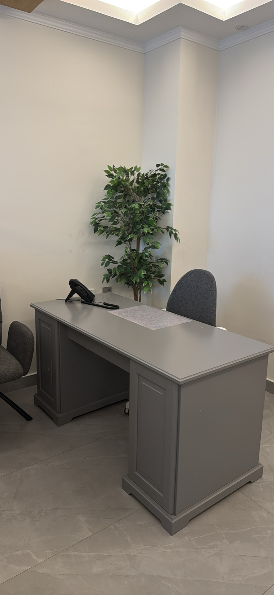 Office desk, fila cabinet, office chair 1350 Qr last fixed price perfect condition  - Image 2