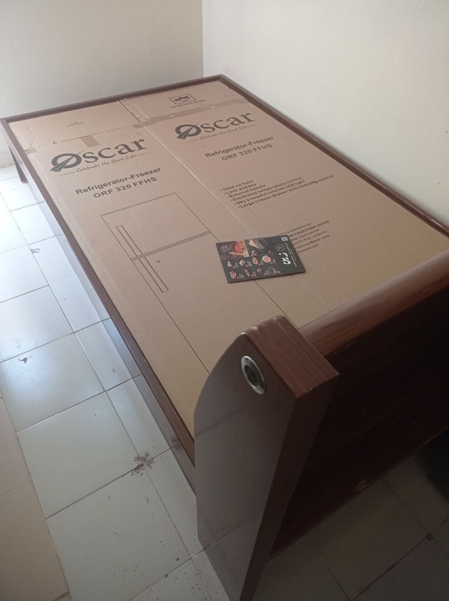 Wooden bed - Image 1