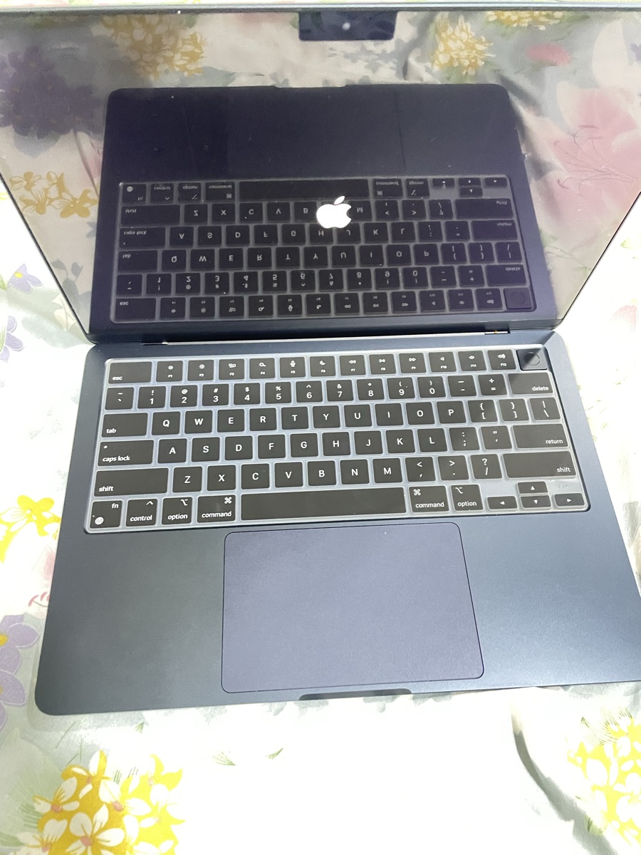 MacBook AIR 13inch with M3 2025 - Image 5