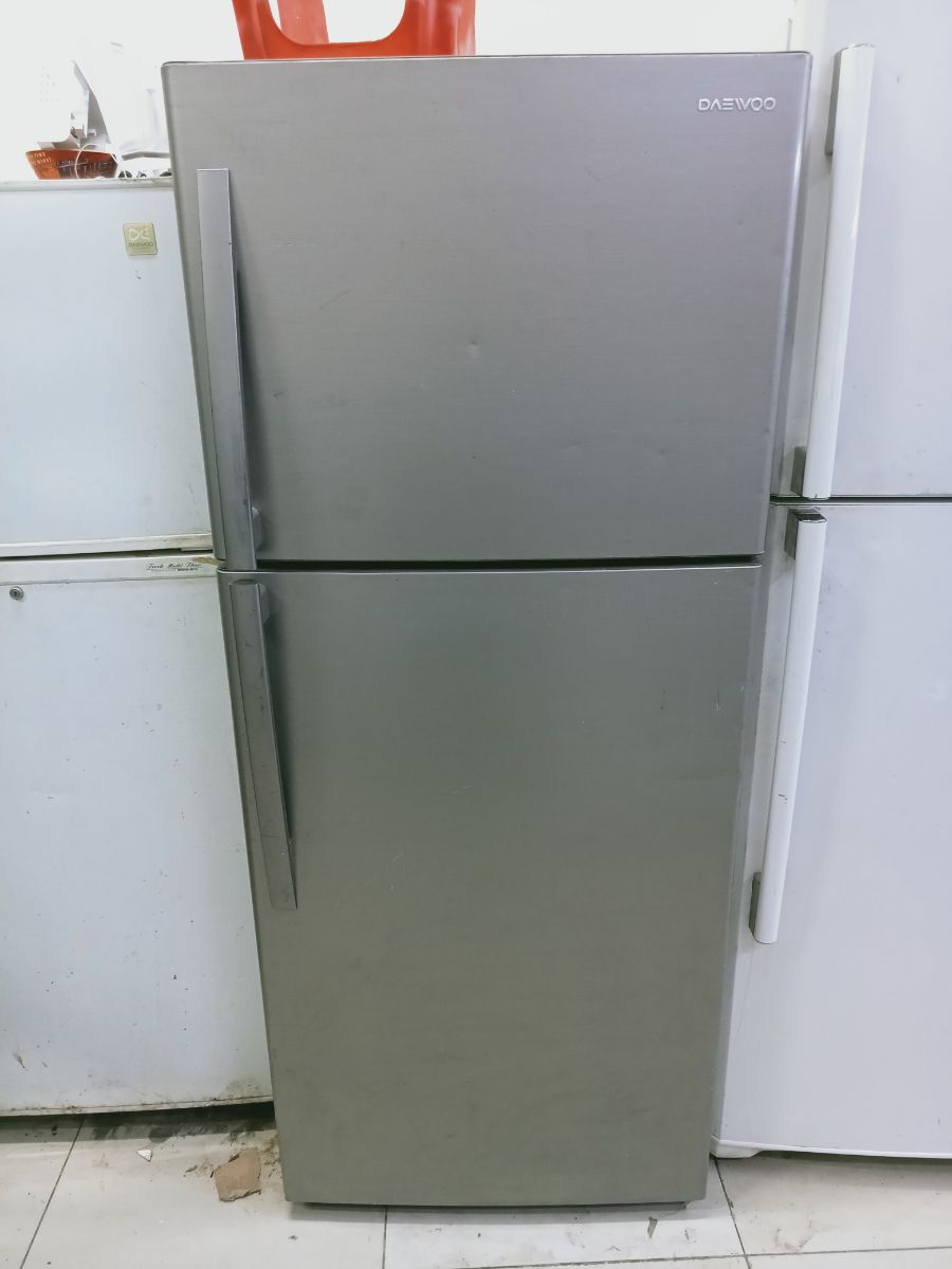 Daewoo refrigerator available for sale - Image 1