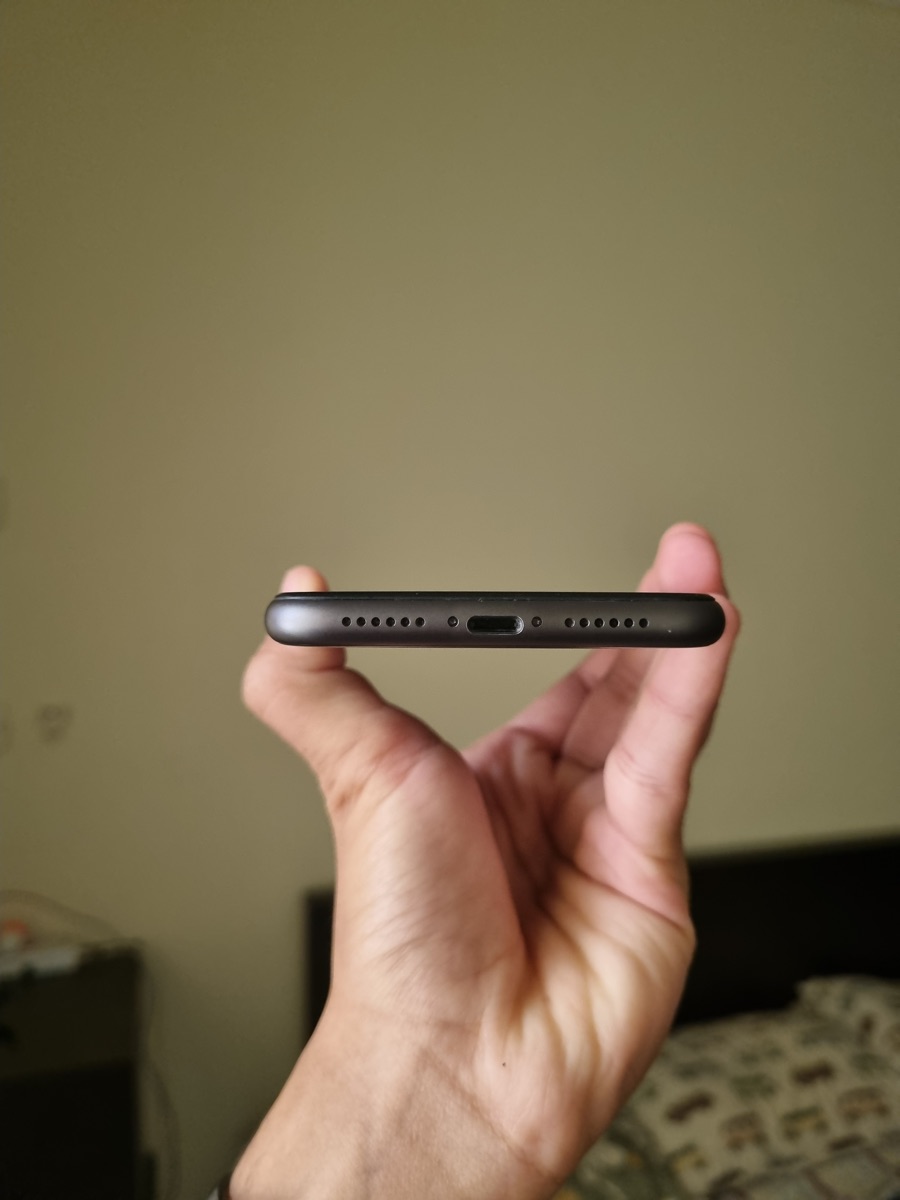 iPhone 11 - Image 1