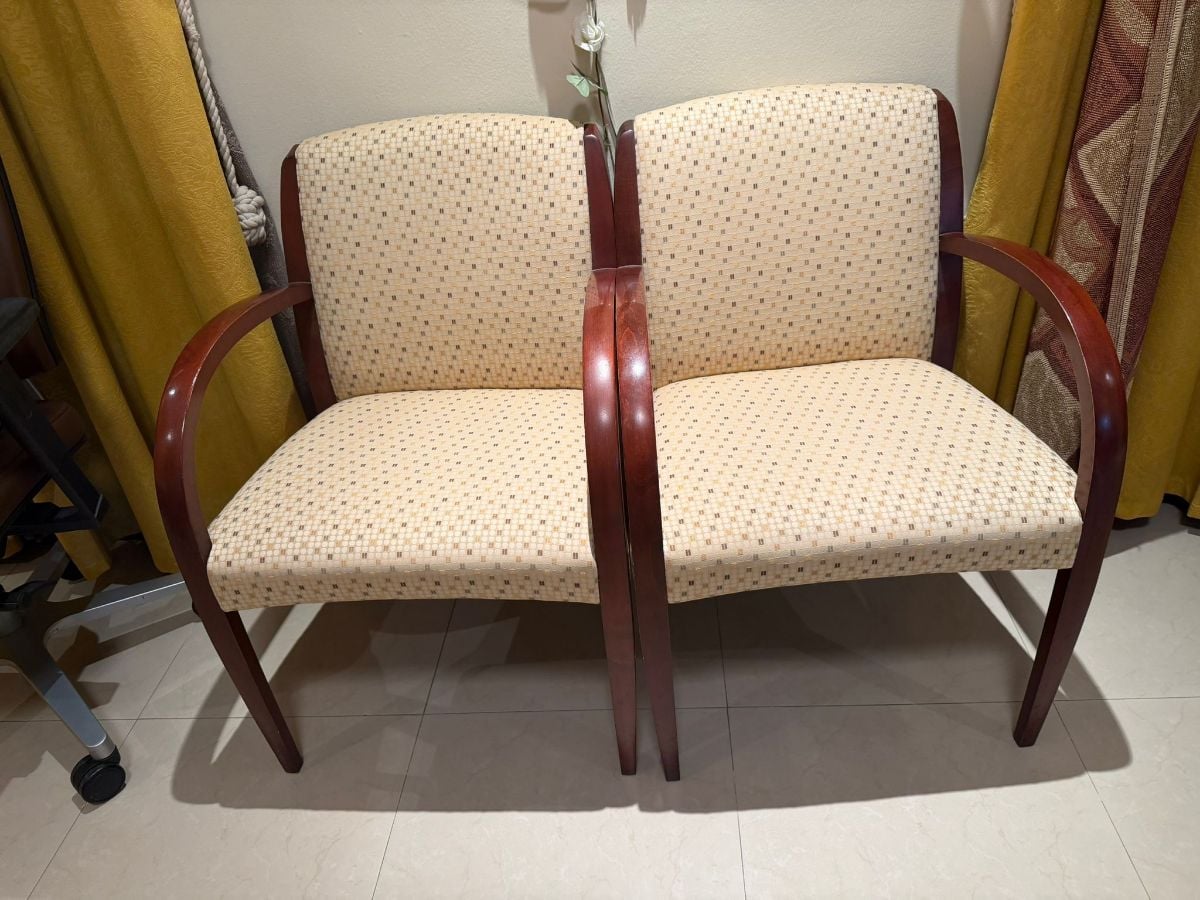 Premium David Edward 1-Seat Guest/Reception Chair (lot of 2) - Excellent Condition - Image 1