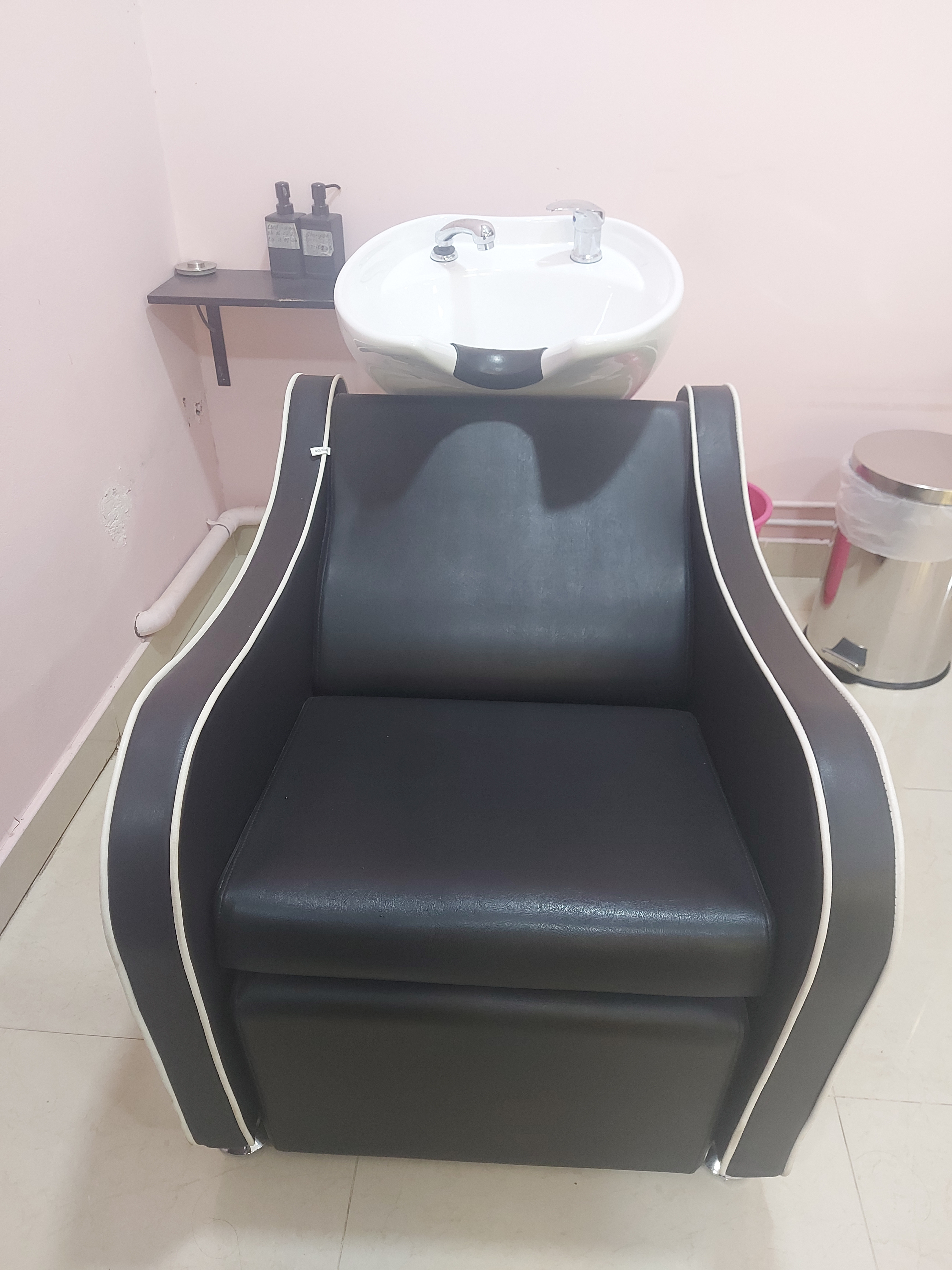 Hair wash shampoo chair - Image 1