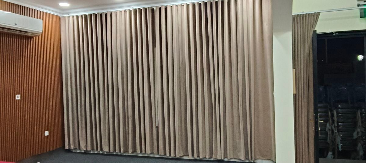 Curtain - Image 3